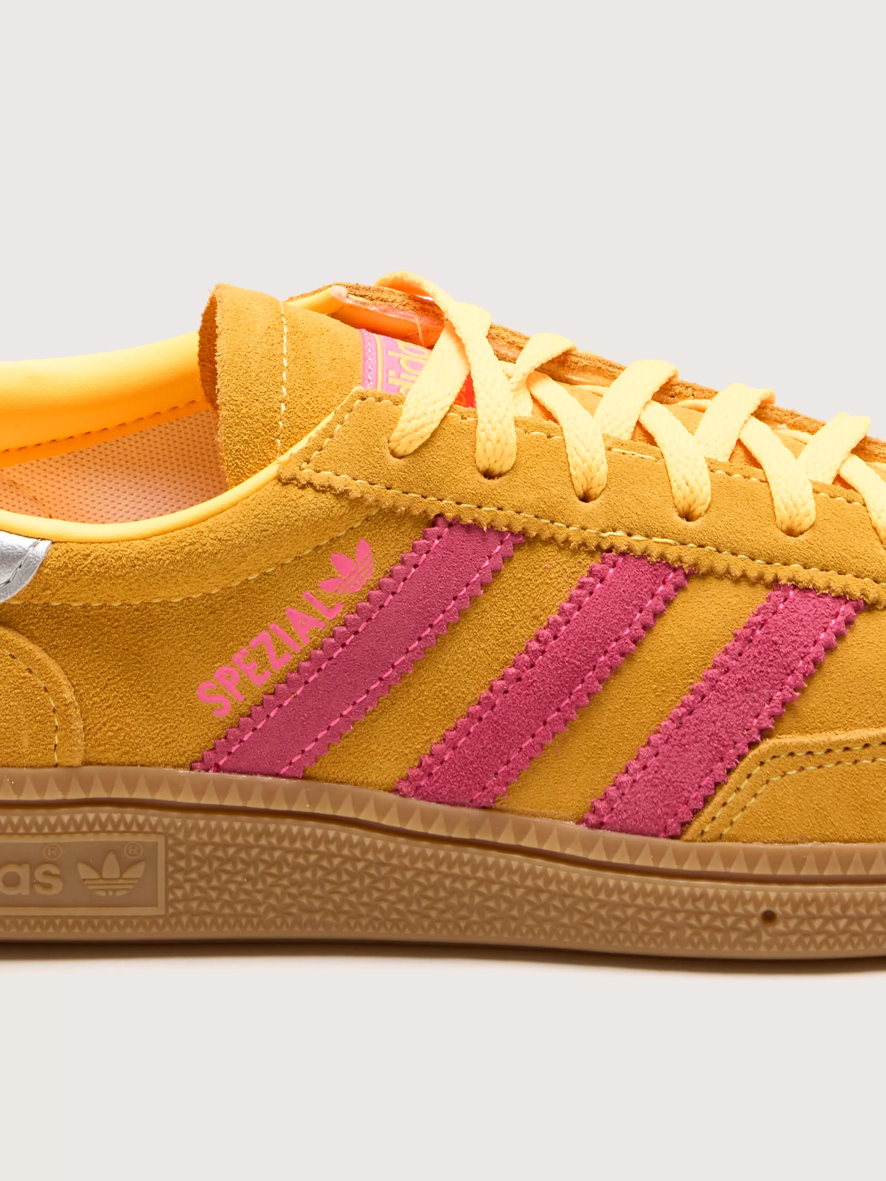 Adidas Handball Spezial - Chaussures Sportives Féminines en Promo Limitée 

Édition Exclusive : Modèle Iconique pour Femmes aux Soldes Éclair