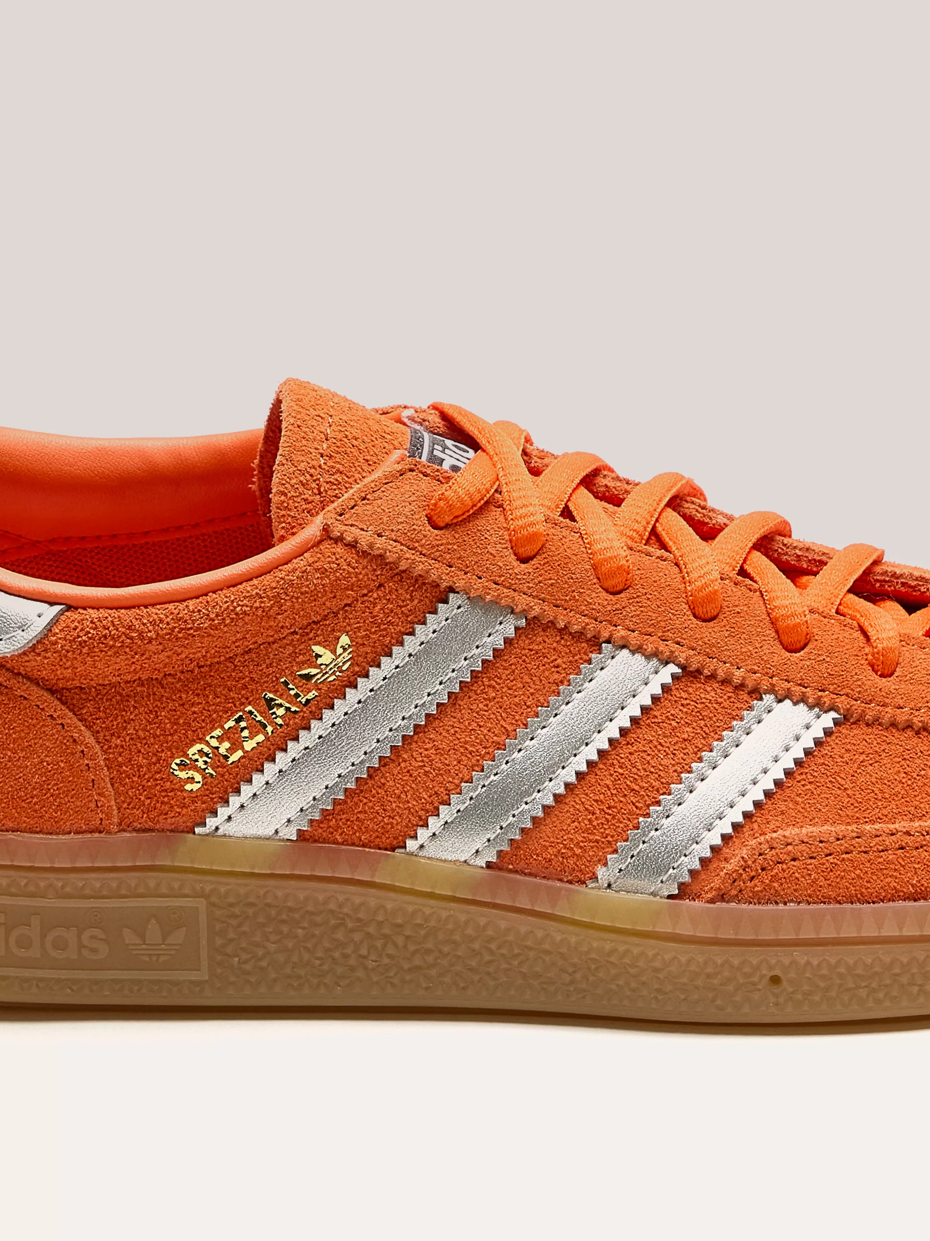 Adidas Handball Spéciale Femme : Promo Éclair sur les Modèles Printemps 2024 - Stockes Limités !