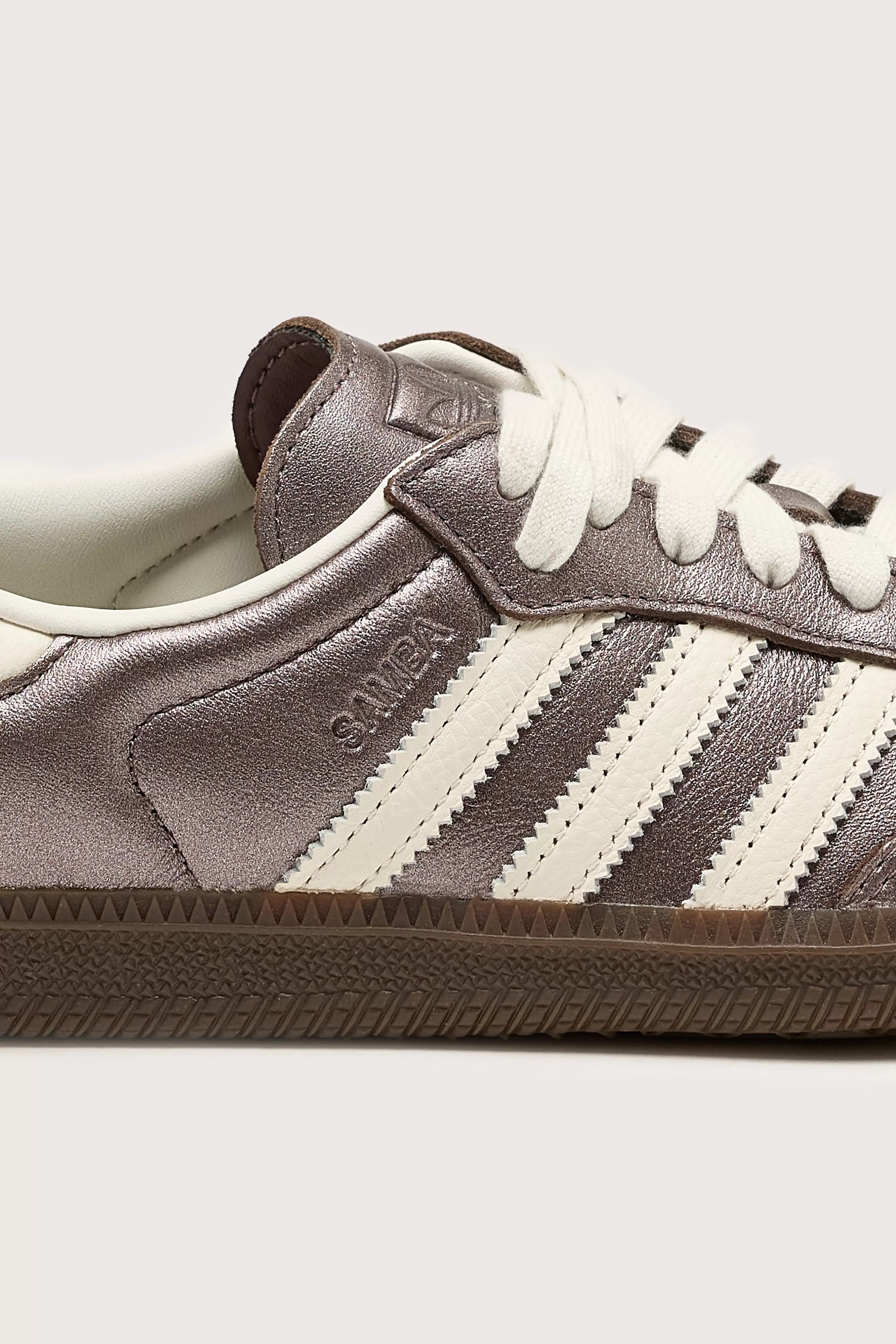 Chaussures Adidas Samba OG Femme - Modèle Emblématique en Édition Limitée 

(Alternative plus naturelle : 