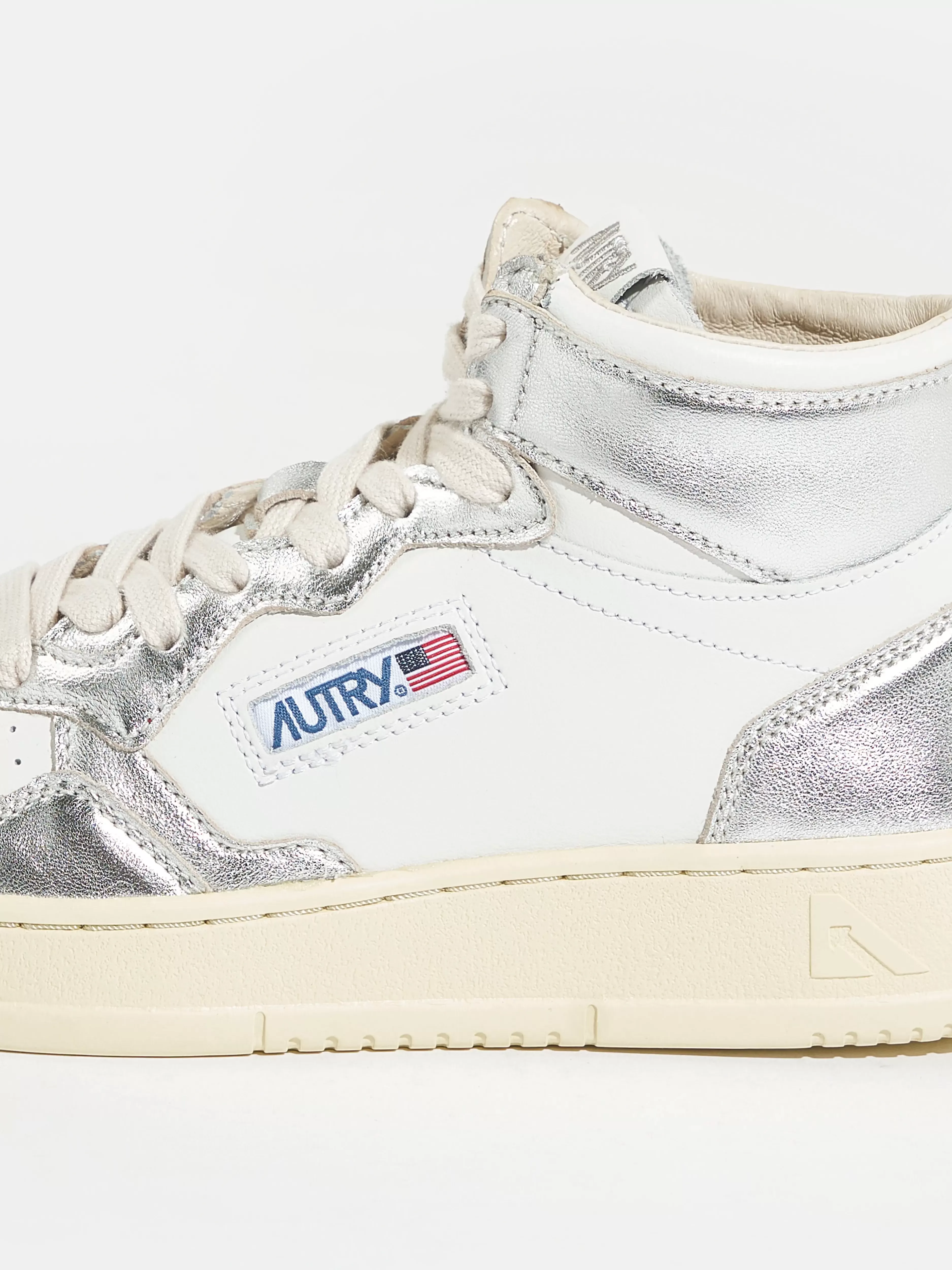 Découvrez les Baskets Medalist mi-montantes bicolore pour femme - Confort & Style Autry à prix doux