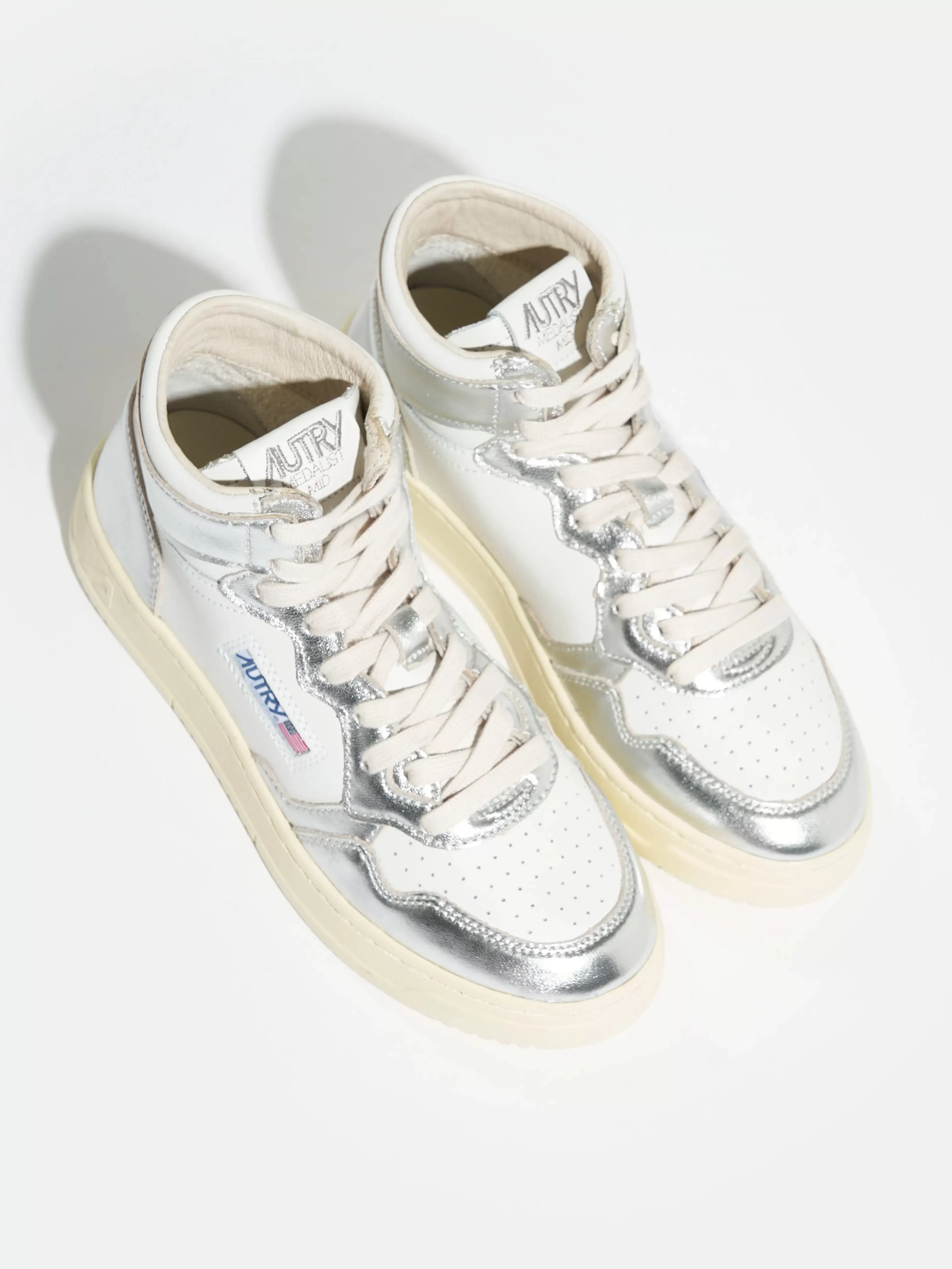 Découvrez les Baskets Medalist mi-montantes bicolore pour femme - Confort & Style Autry à prix doux