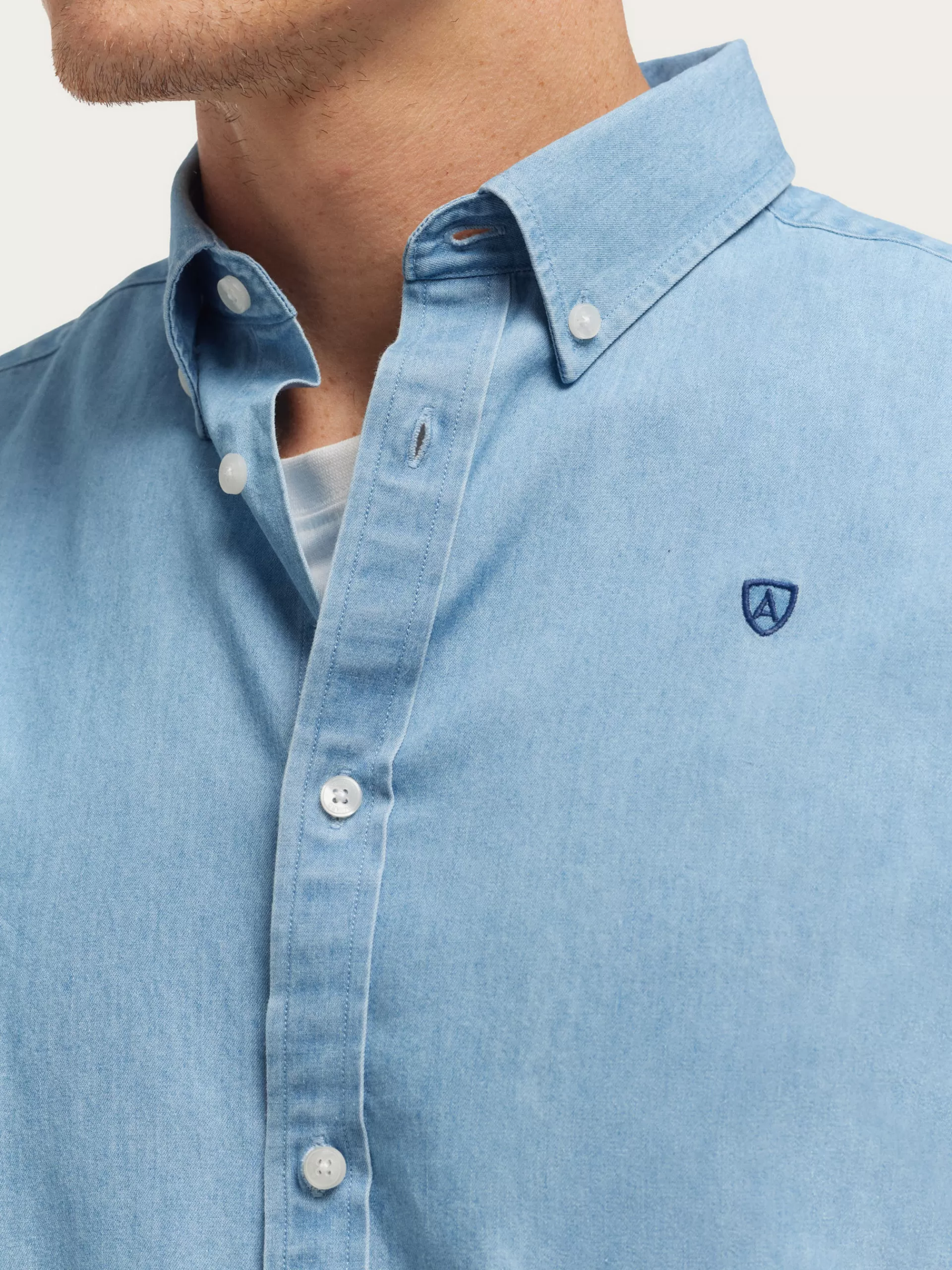 Chemise Denim Alvaro Moreno - Bleu Ciel délavé, coupe décontractée avec col boutonné