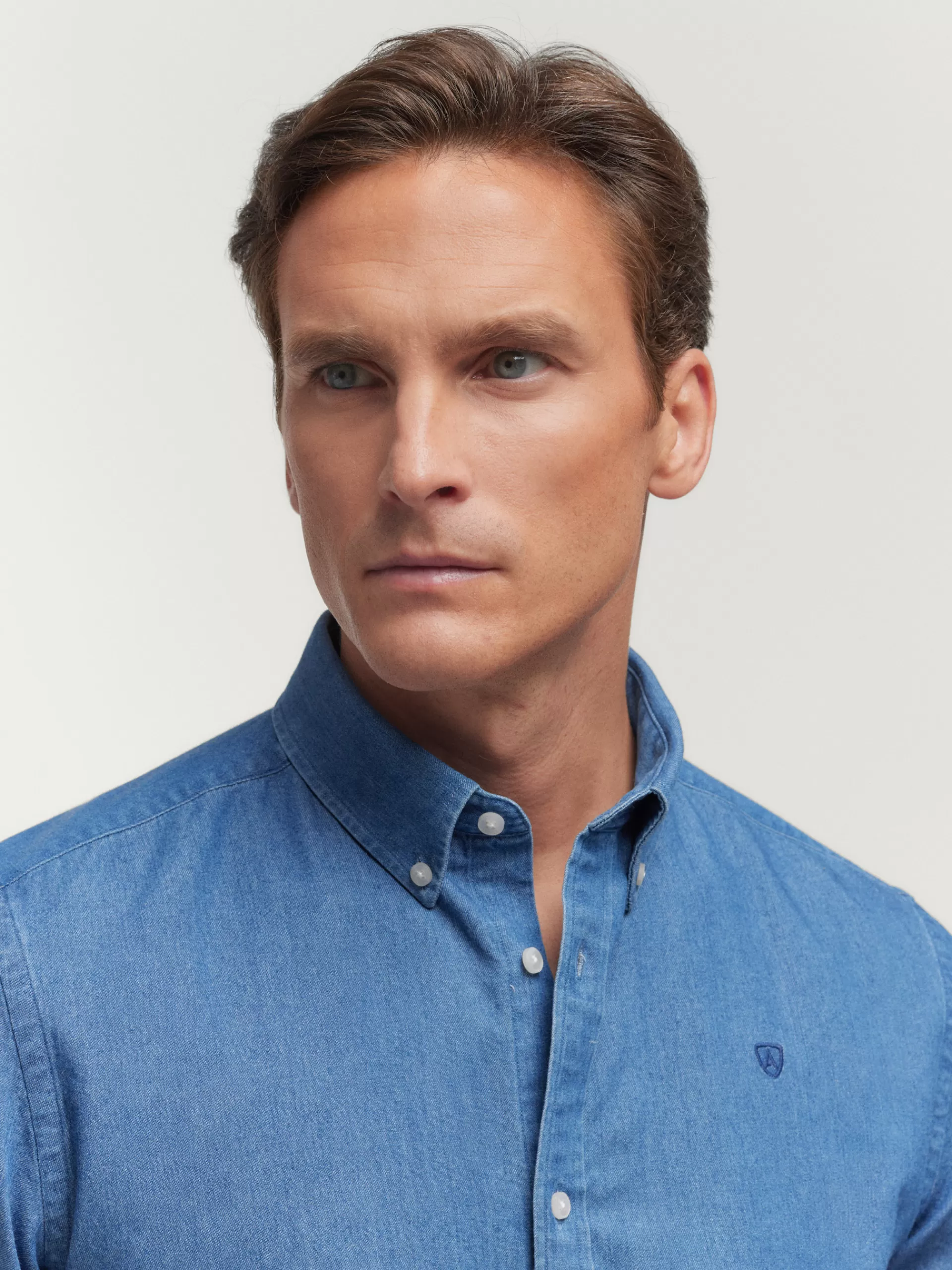 Chemise décontractée en denim brut Alvaro Moreno - Bleu saphir texturé pour un style urbain intemporelle