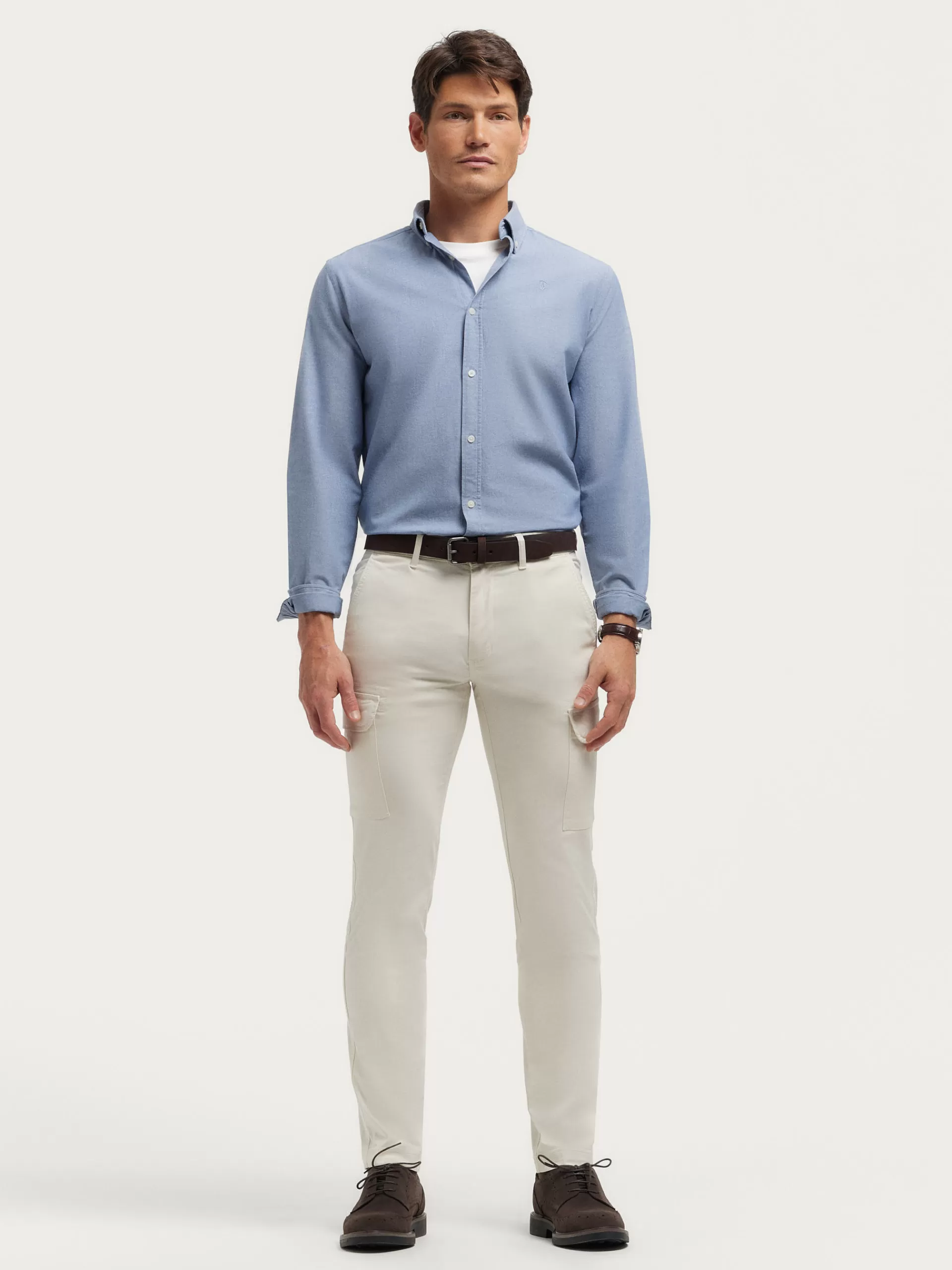 Élégante chemise en oxford chambray bleu ciel - Collection Alvaro Moreno | Détails contrastés et coupe contemporaine