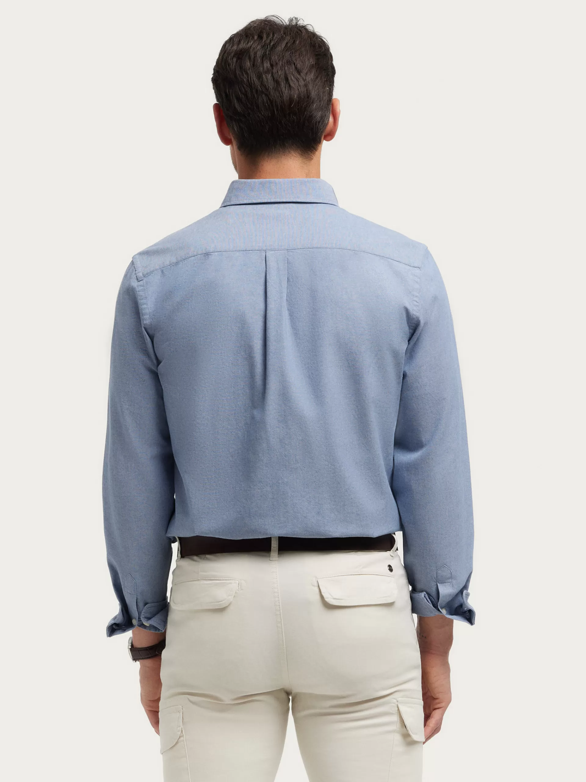 Élégante chemise en oxford chambray bleu ciel - Collection Alvaro Moreno | Détails contrastés et coupe contemporaine