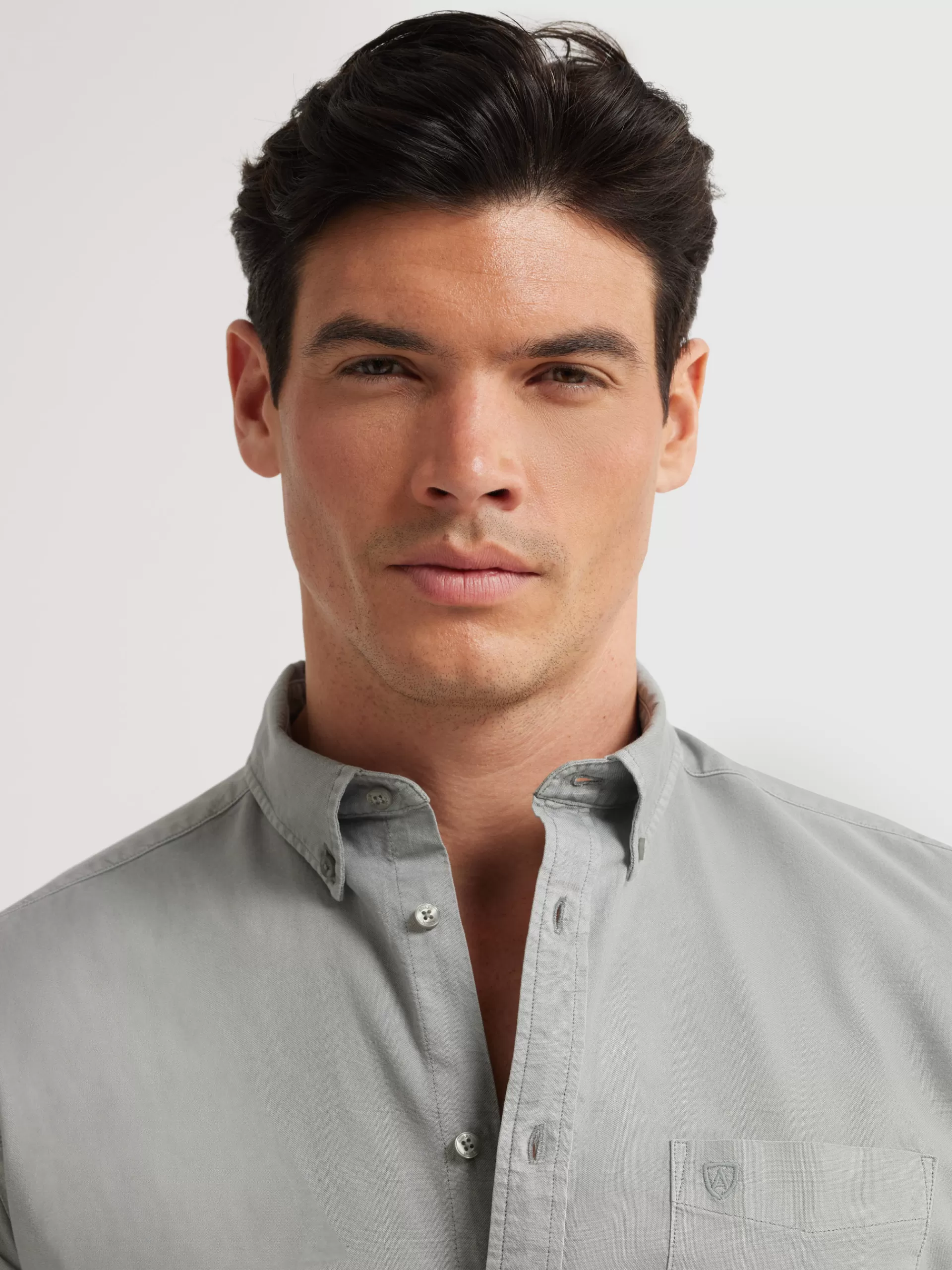 Chemise Oxford Álvaro Moreno - Poche teintée gris anthracite - Coupe contemporaine pour style urbain 

(Note: J'ai restructuré les éléments clés en utilisant des synonymes naturels (