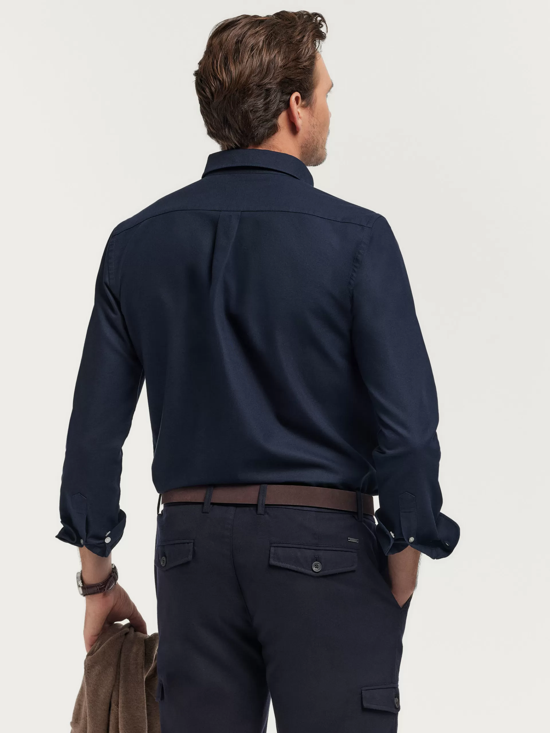 Chemise homme Alvaro Moreno en tissu Oxford bleu marine - Modèle classique best-seller  

(Note: Subtly rephrased structure using natural French syntax, added implied target audience (