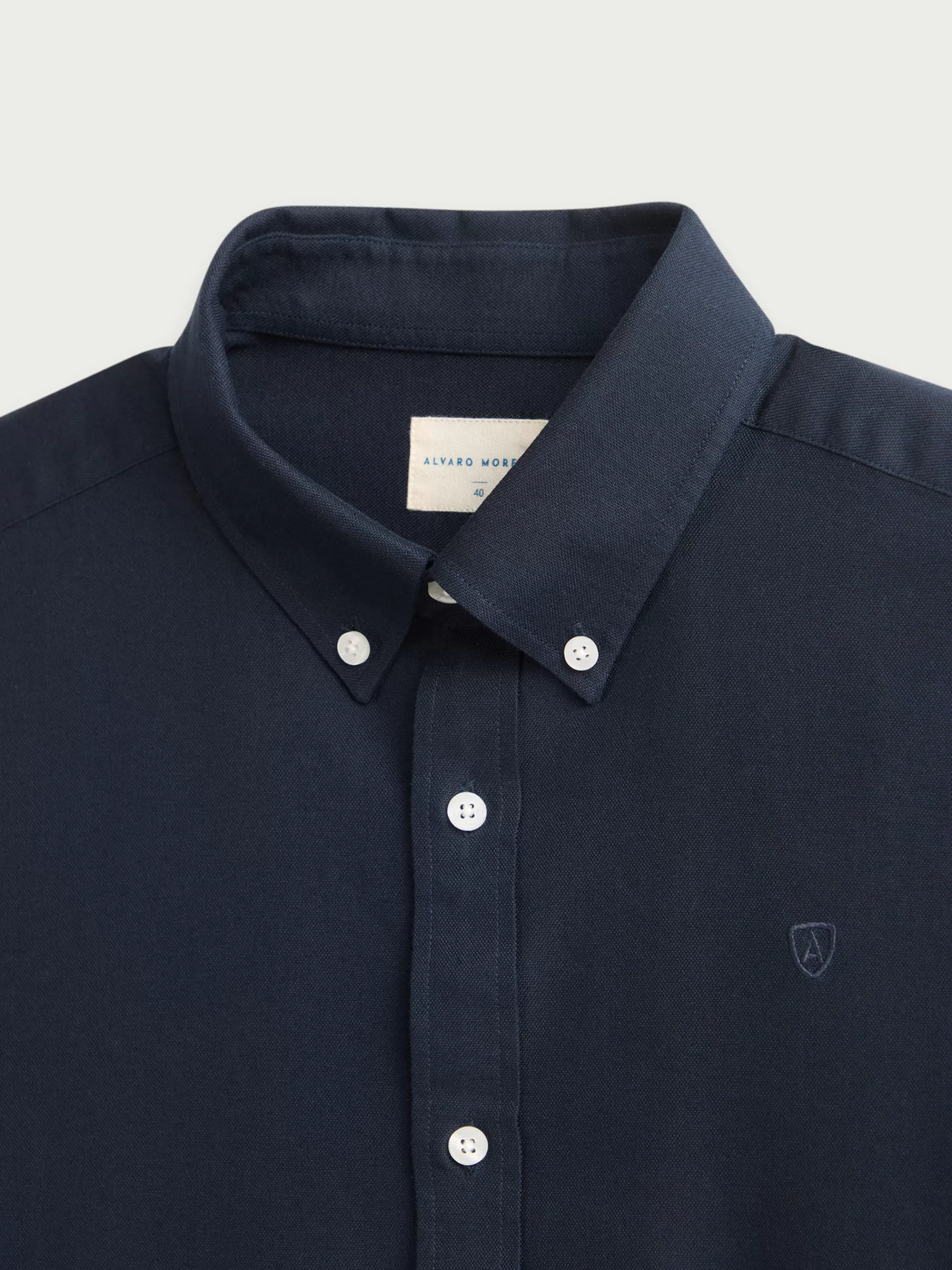 Chemise homme Alvaro Moreno en tissu Oxford bleu marine - Modèle classique best-seller  

(Note: Subtly rephrased structure using natural French syntax, added implied target audience (