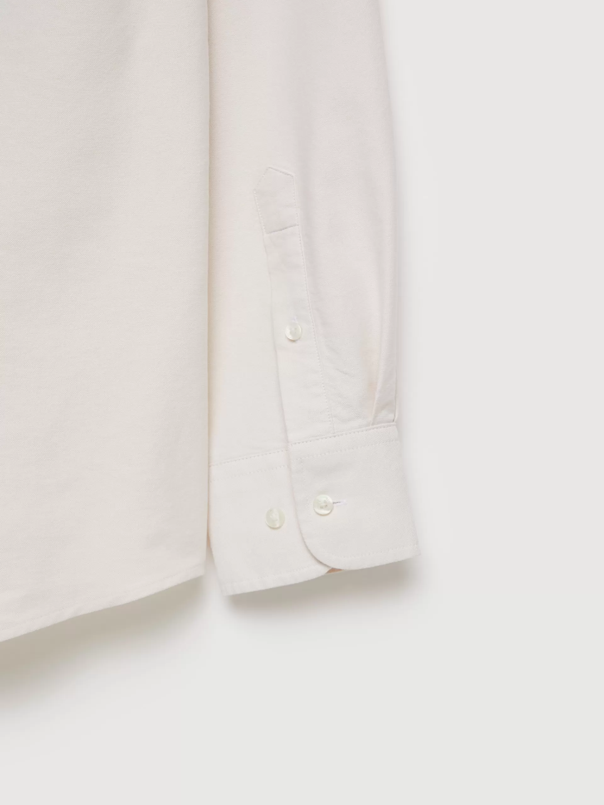 Chemise Oxford décontractée en coton souple - Couleur sable | Collection Alvaro Moreno - Élégance intemporelle pour un style urbain raffiné