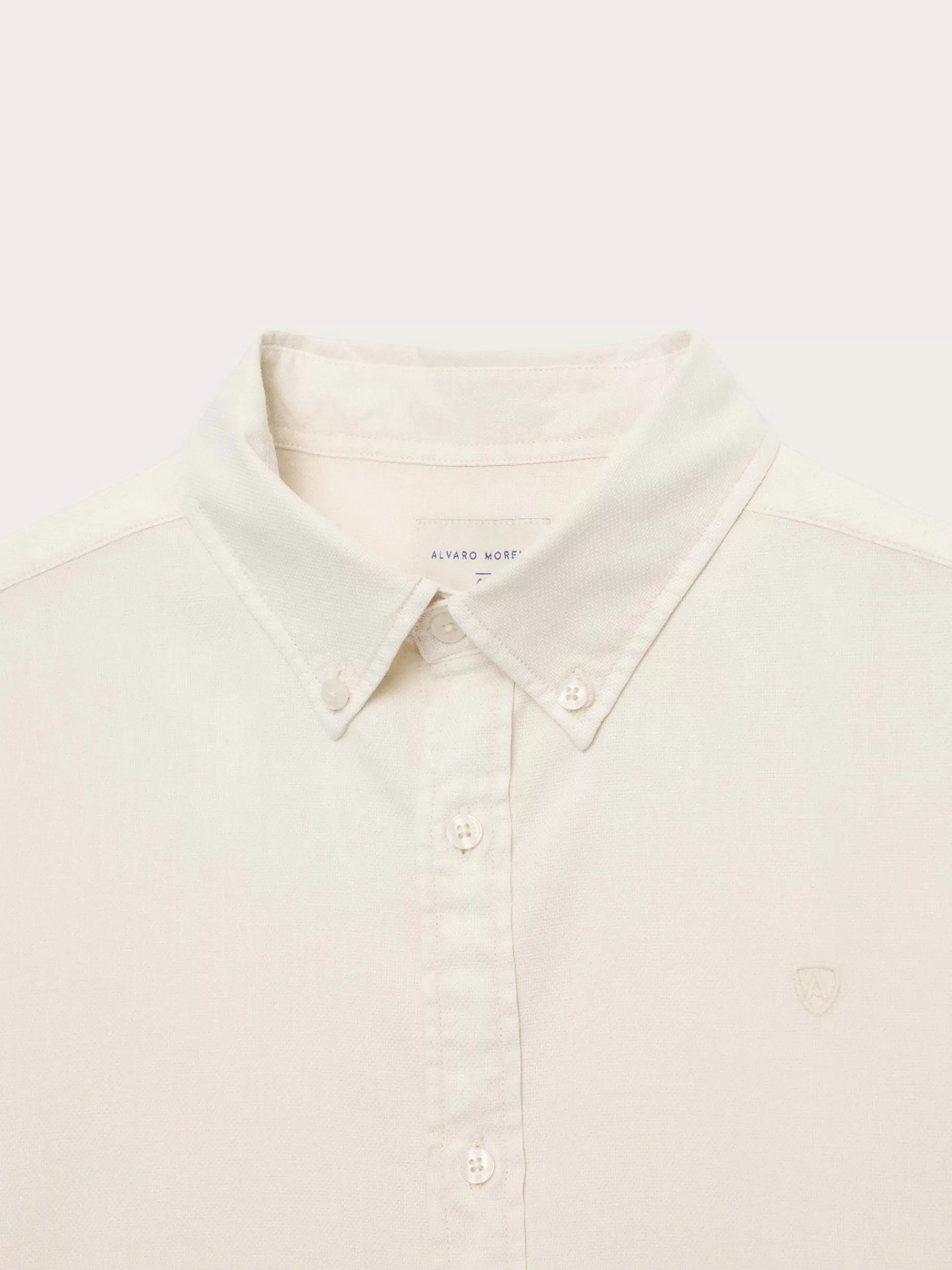Chemise décontractée homme Alvaro Moreno - Teinture artisanale panaméenne, ton beige naturel  

(Note: Adjusted structure for natural flow, added descriptive terms like 