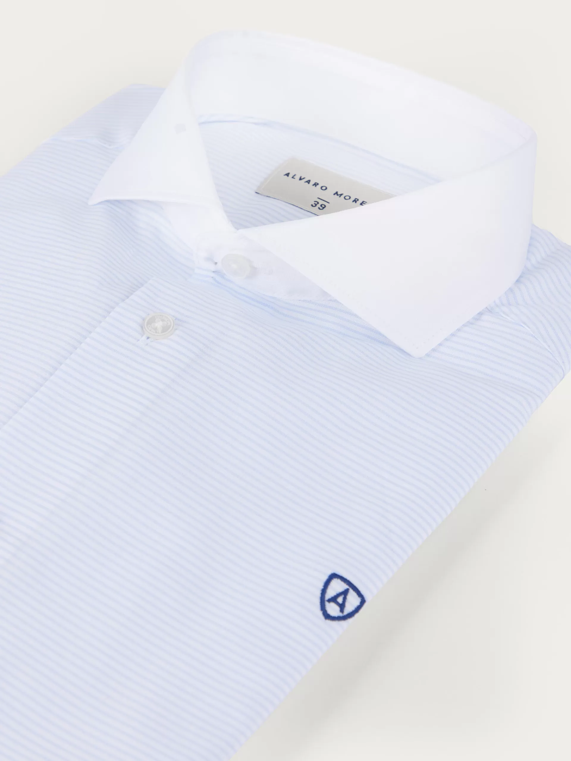 Chemise élégante à rayures Alvaro Moreno - Coupe moderne avec détails en points doubles - Bleu ciel pour un look décontracté et stylé