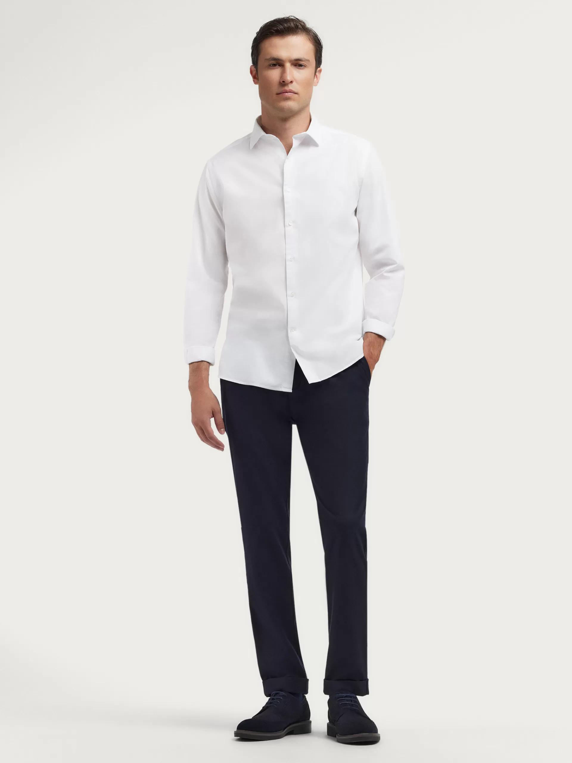 Chemise décontractée Alvaro Moreno en twill teint uni - Blanc pur pour un style intemporel