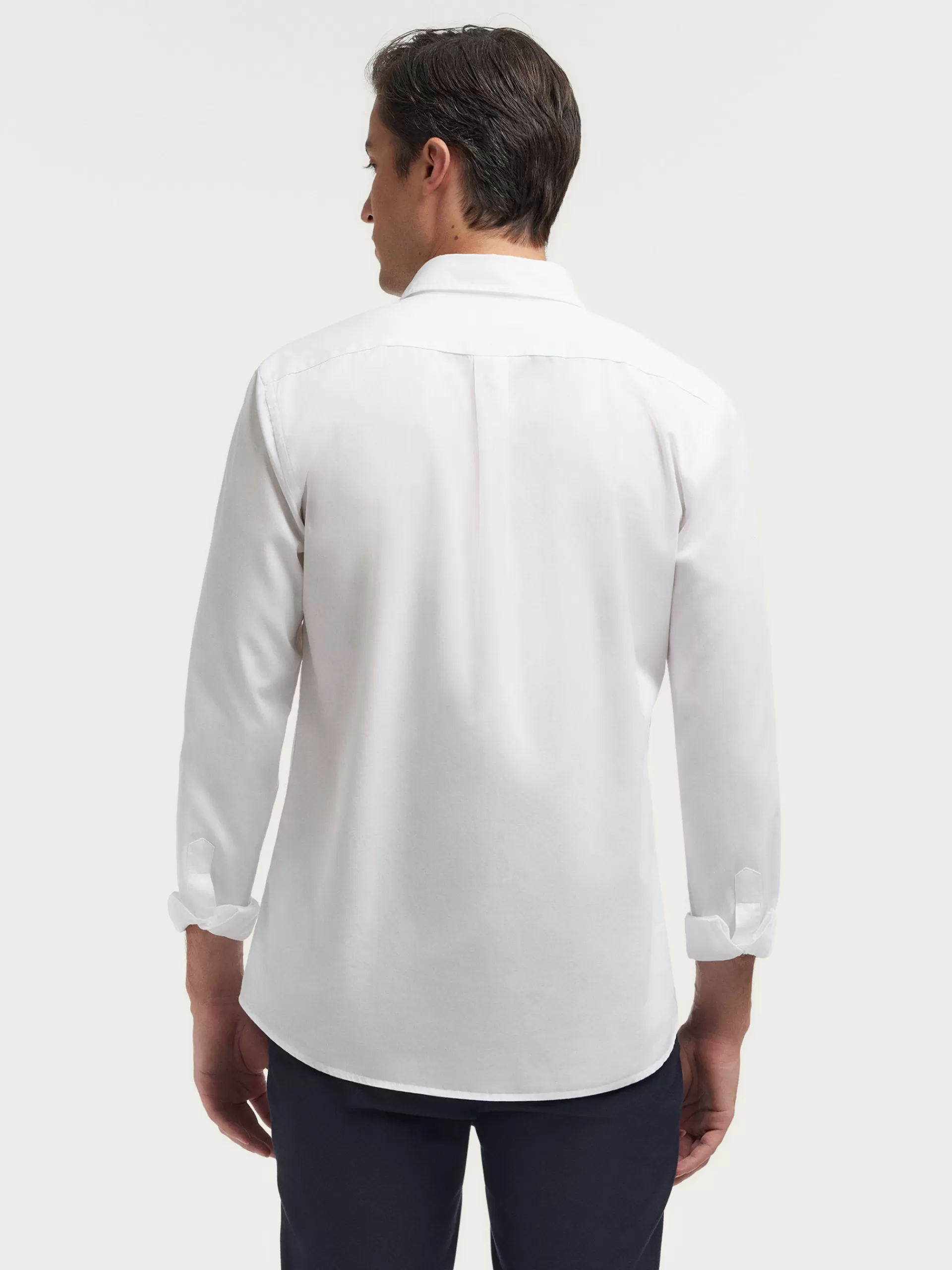 Chemise décontractée Alvaro Moreno en twill teint uni - Blanc pur pour un style intemporel