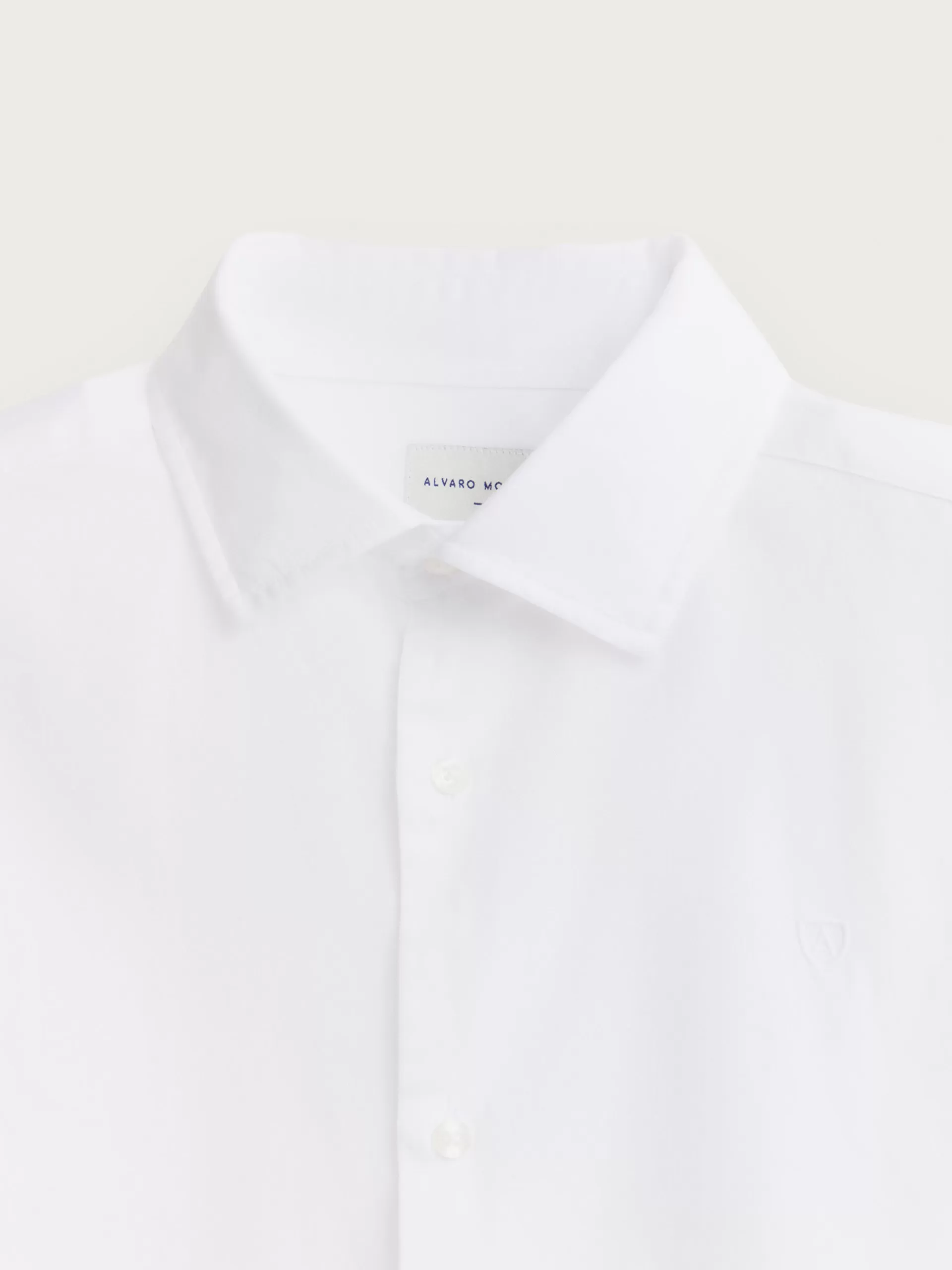 Chemise décontractée Alvaro Moreno en twill teint uni - Blanc pur pour un style intemporel