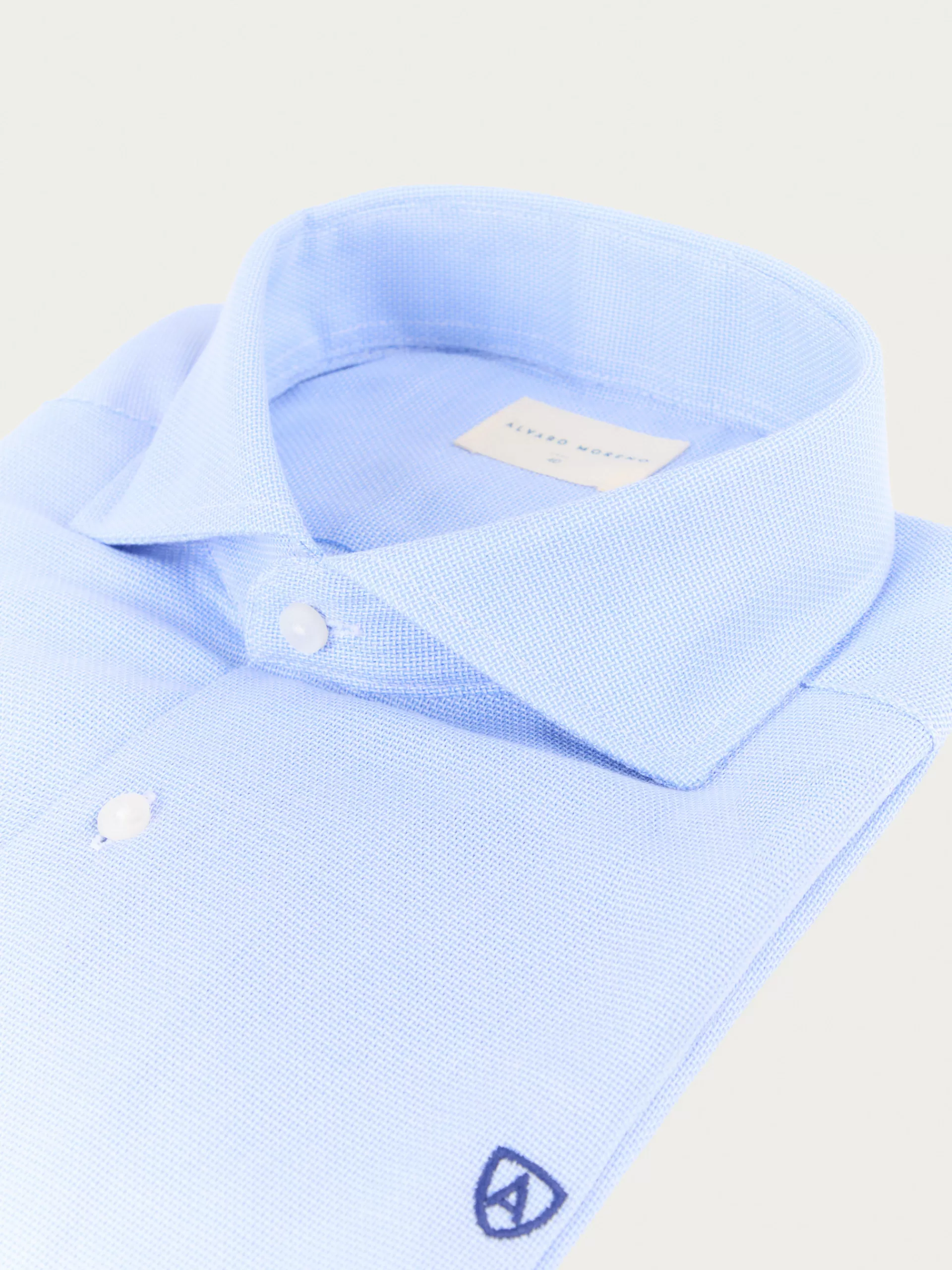 Élégante chemise homme Alvaro Moreno en tissu Dobby - Bleu saphir pour un style sophistiqué 

(Version alternative avec variante de formulation : 
Chemise de costume premium Alvaro Moreno - Tissage texturé Dobby dans une nuance bleu roi raffinée)