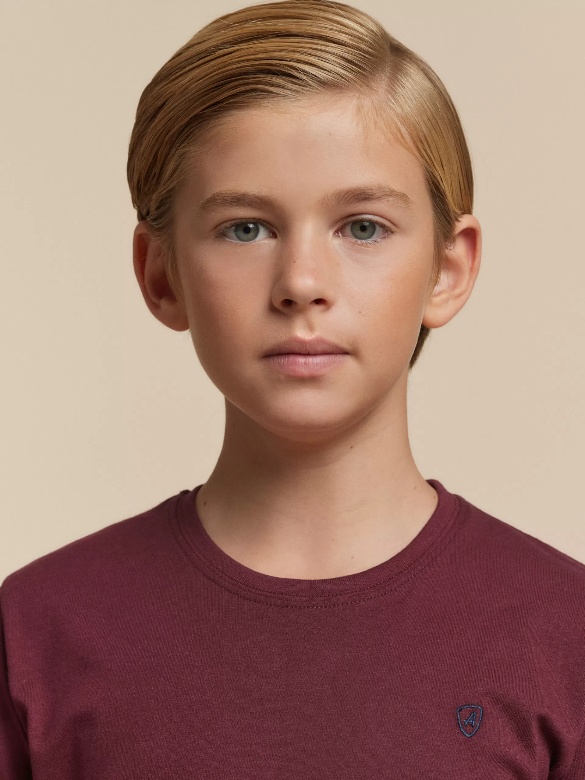 T-shirt classique pour enfant - Ton bordeaux doux | Collection Alvaro Moreno en Vente Flash