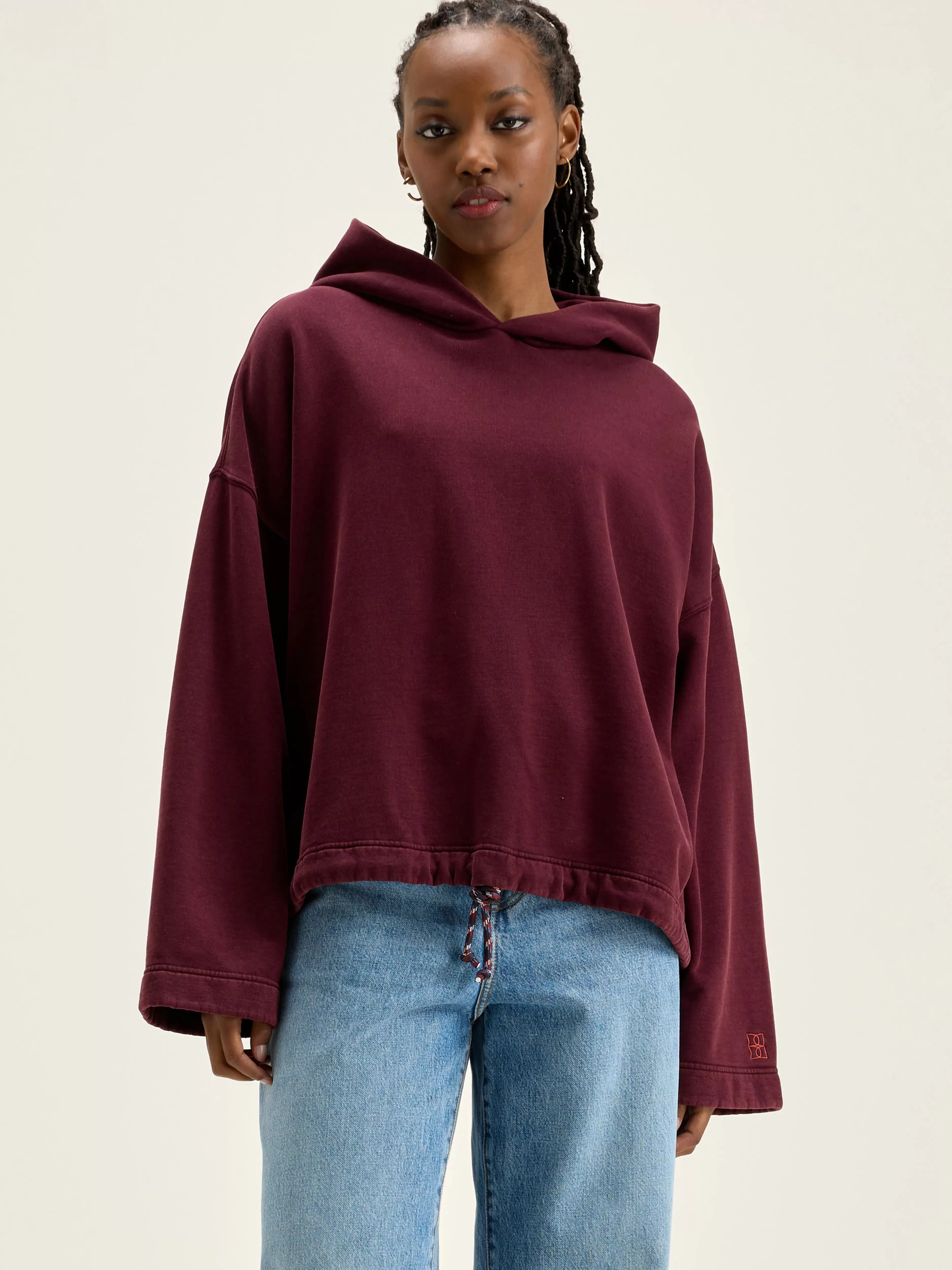 Cate – Pull à capuche Bellerose avec découpe confortable et détails contrastés | Matière douce | Disponible en boutique officielle