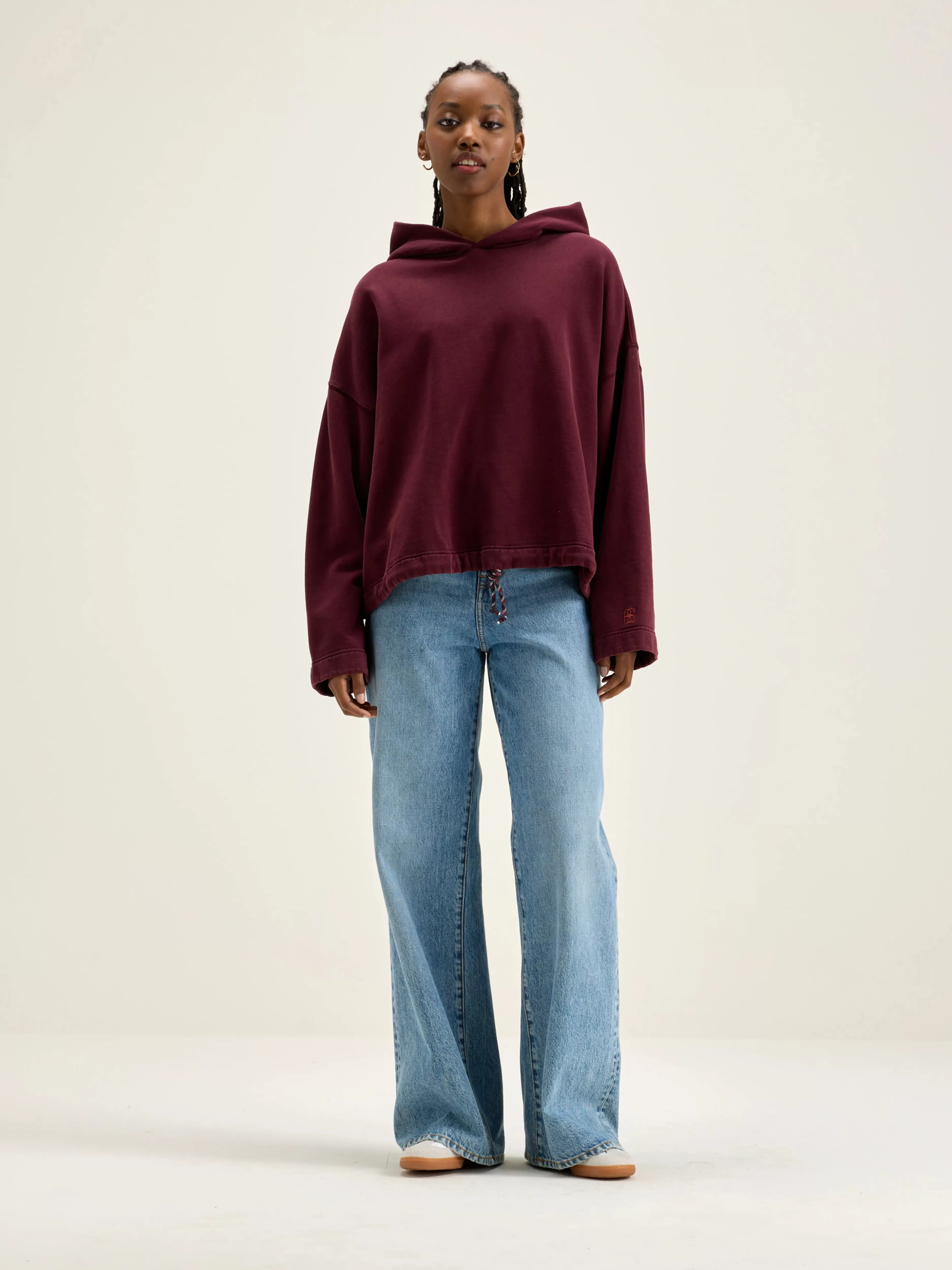 Cate – Pull à capuche Bellerose avec découpe confortable et détails contrastés | Matière douce | Disponible en boutique officielle