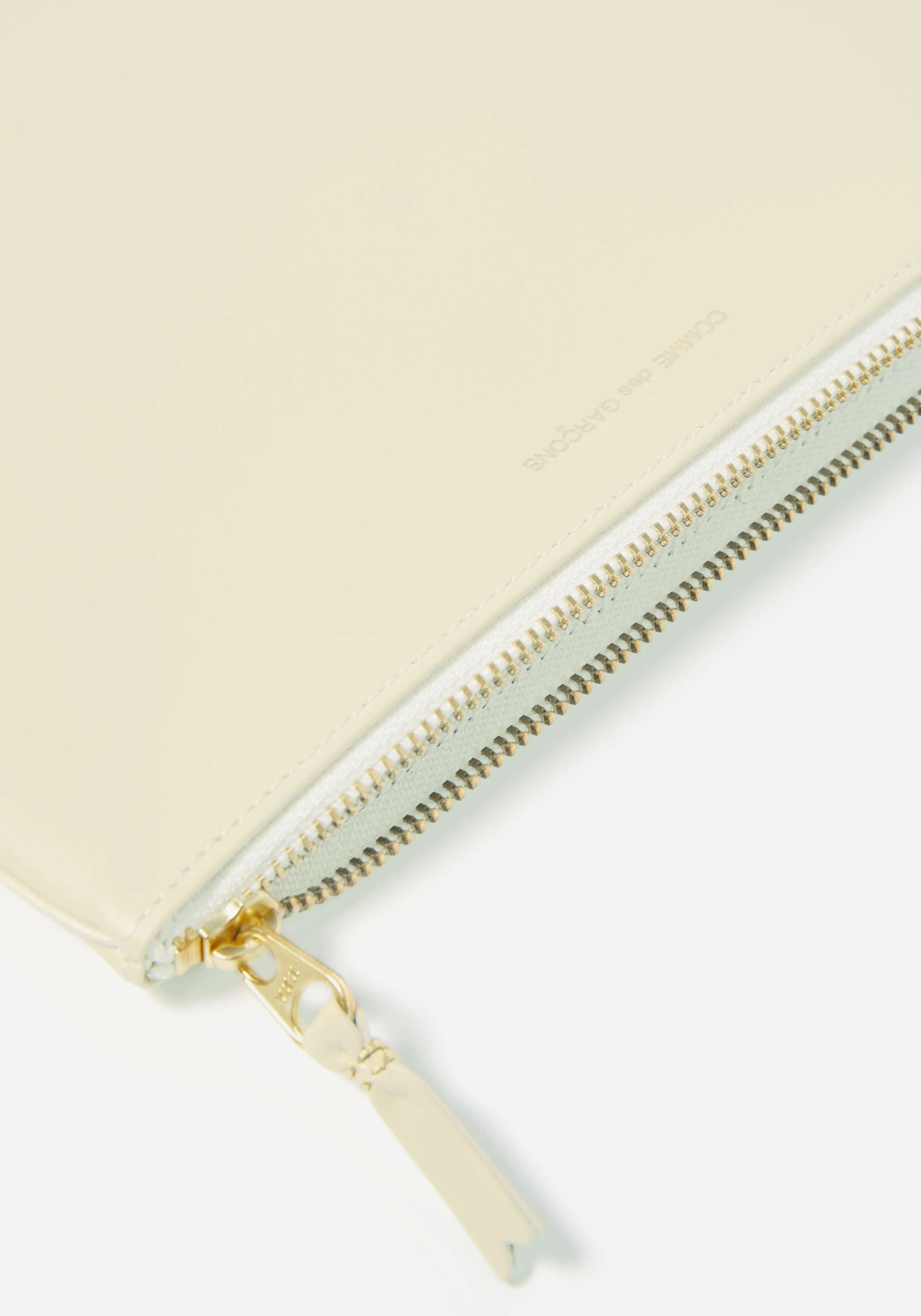 Portefeuille Zip Élégant par MKI MIYUKI ZOKU - Poche de Style Classique en Couleurs Intemporelles, Collection Accessoires Mode COMME DES GARÇONS