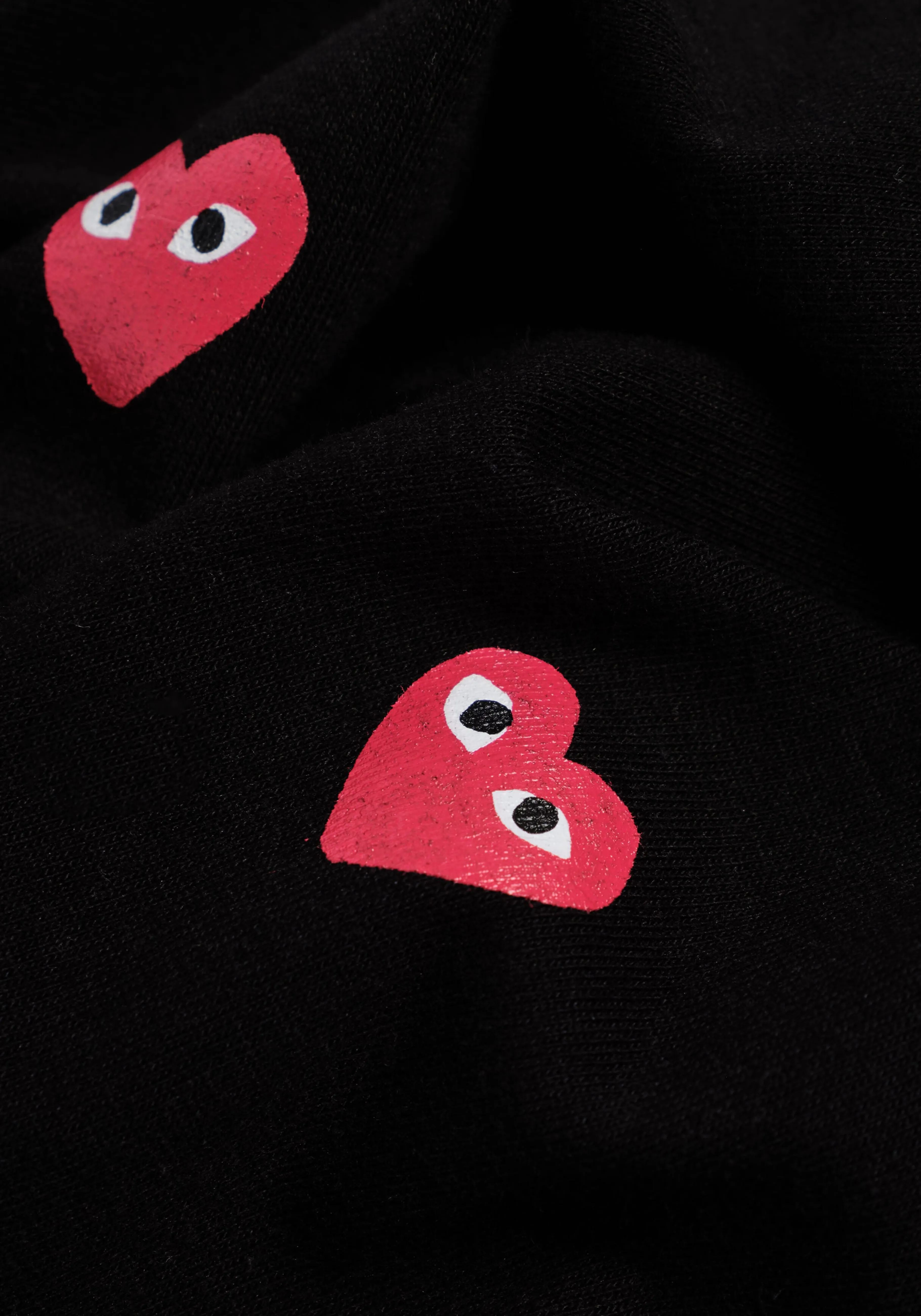T-shirt graphique cœur rouge multicolore - Collection Miyuki Zoku x Comme des Garçons  
Découvrez le modèle MKI printemps 2024, création exclusive en coton premium pour looks urbains