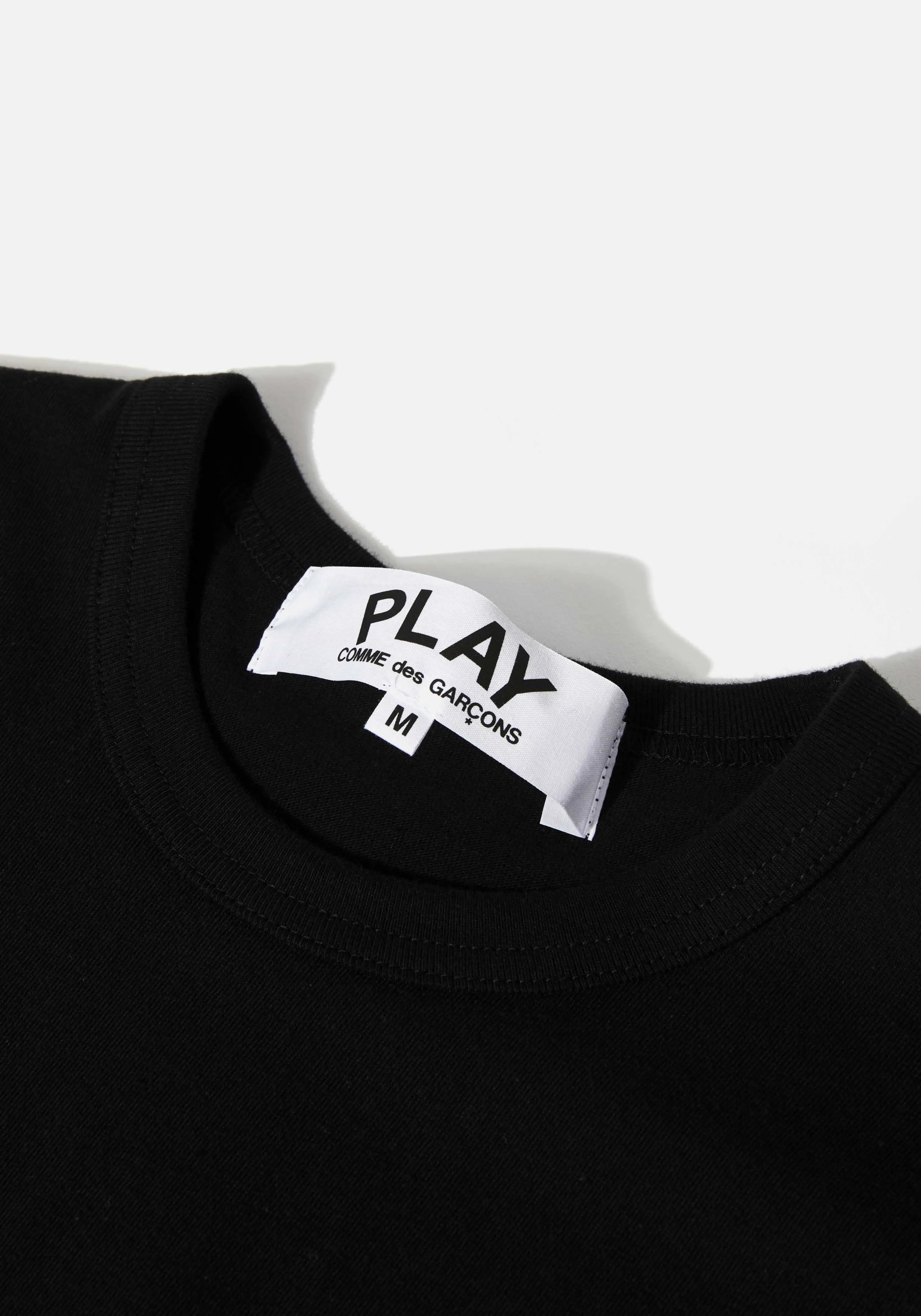 Tee-shirt manches longues à motif cœur - Collection Printemps-Été 2024 par MKI Miyuki-Zoku x COMME des GARÇONS Play
