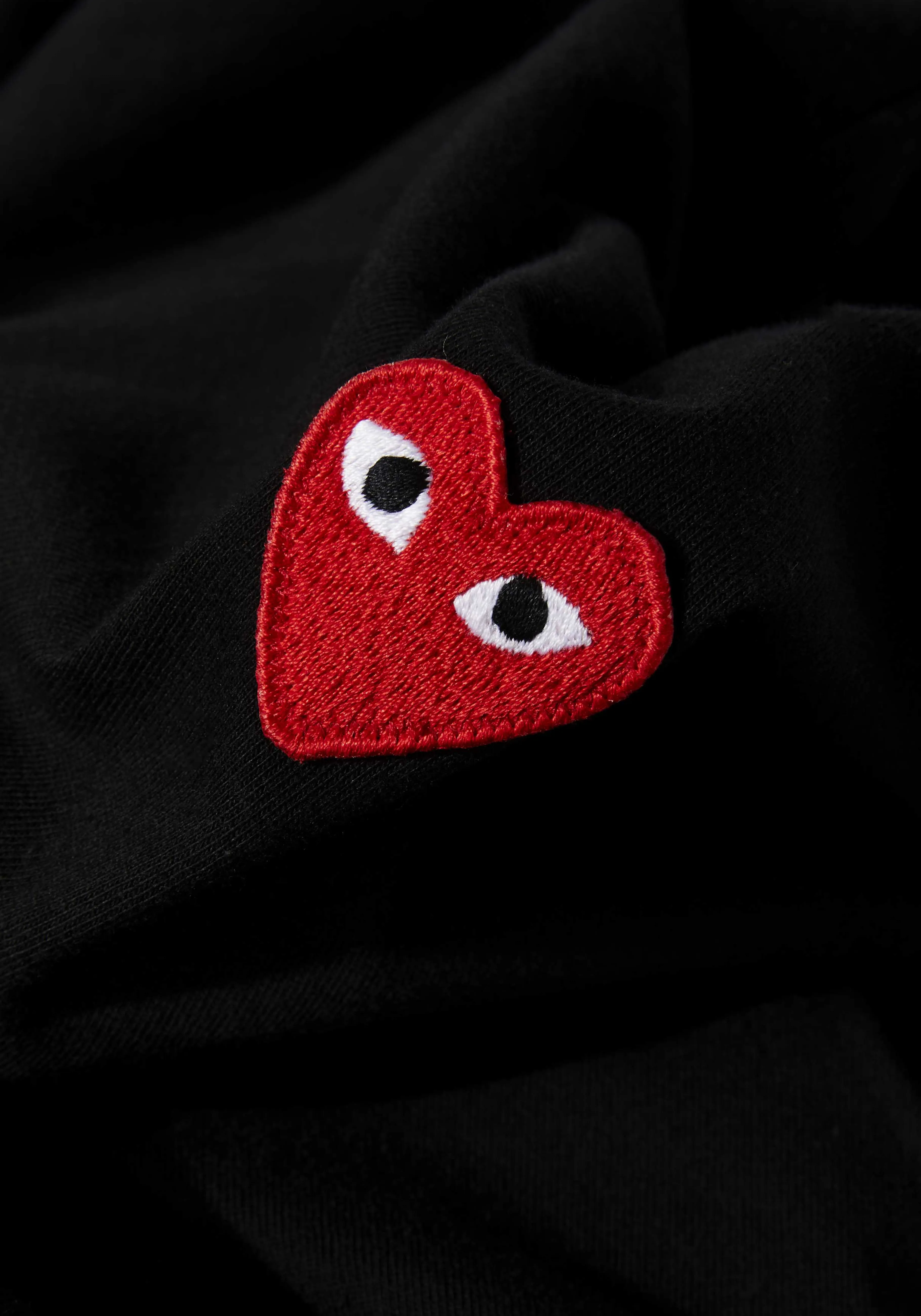 Chemise Manches Longues Cœur Rouge Emblématique - Collection Printanière par Miyuki Zoku  
Style décontracté CDG avec broderie signature - Hauts unisexes en coton doux
