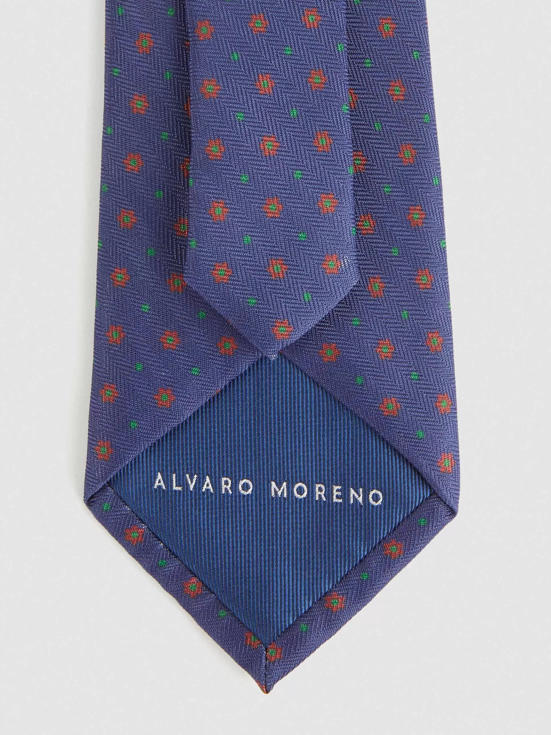 Nouvelle Cravate Imprimée Bleu Marine Élégante | Collection Printemps Alvaro Moreno 

(Note: This version uses natural French phrasing with seasonal reference, replaces generic terms with nuanced descriptions, and employs vertical bar separator common in French product listings while maintaining brand integrity.)