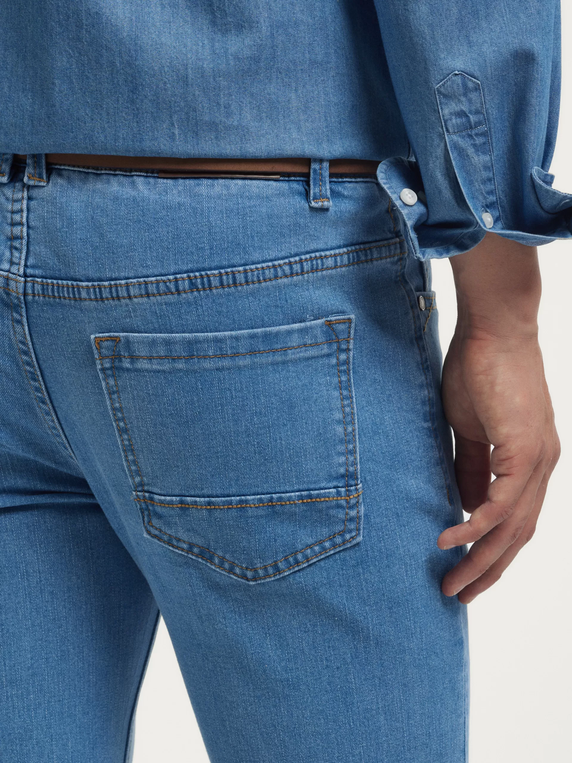 Alvaro Moreno Jean Regular Coupe Classique - Bleu Denim Moderne