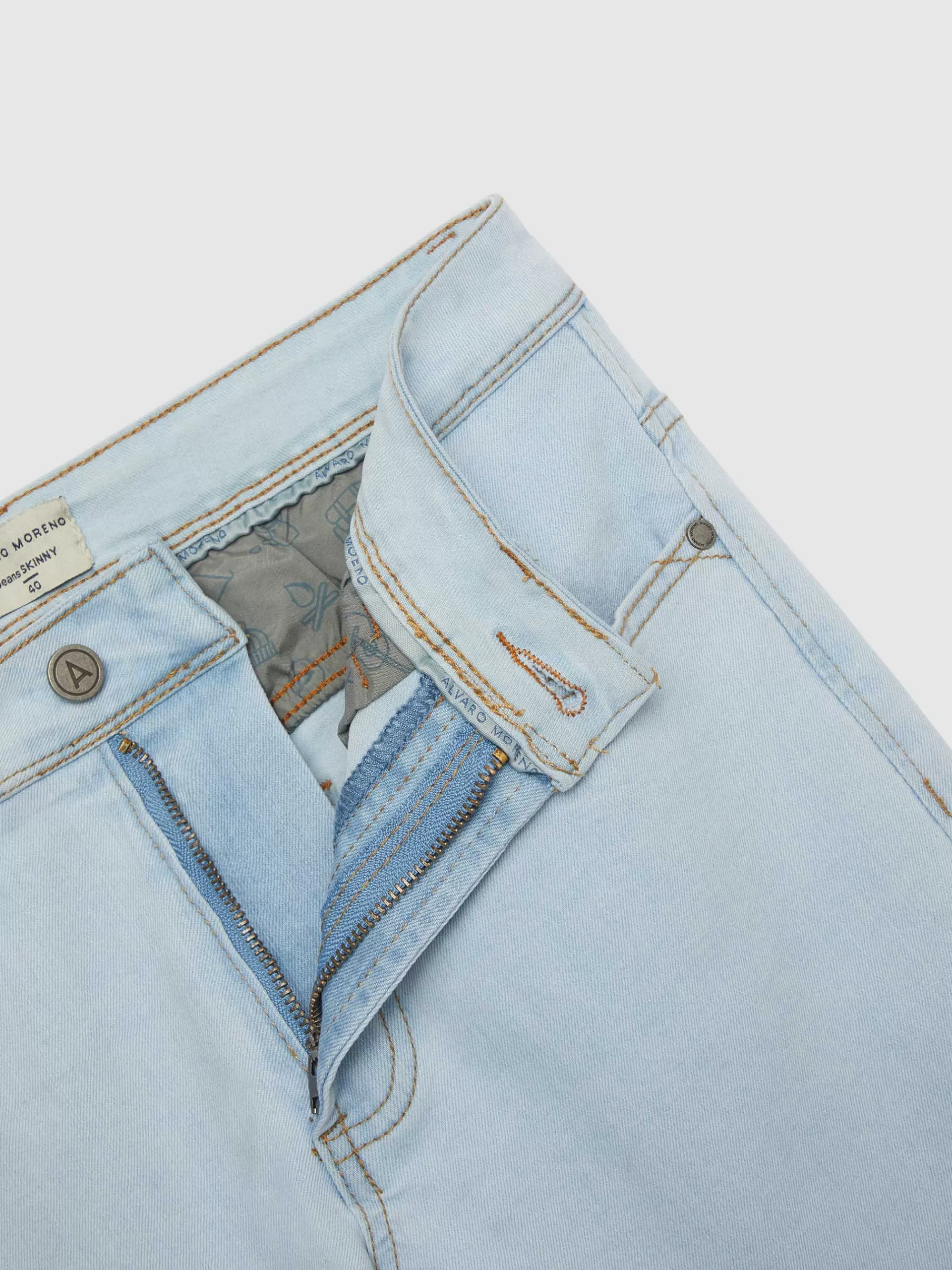 Jean cigarette Alvaro Moreno en denim bleu ciel - Coupe ajustée tendance