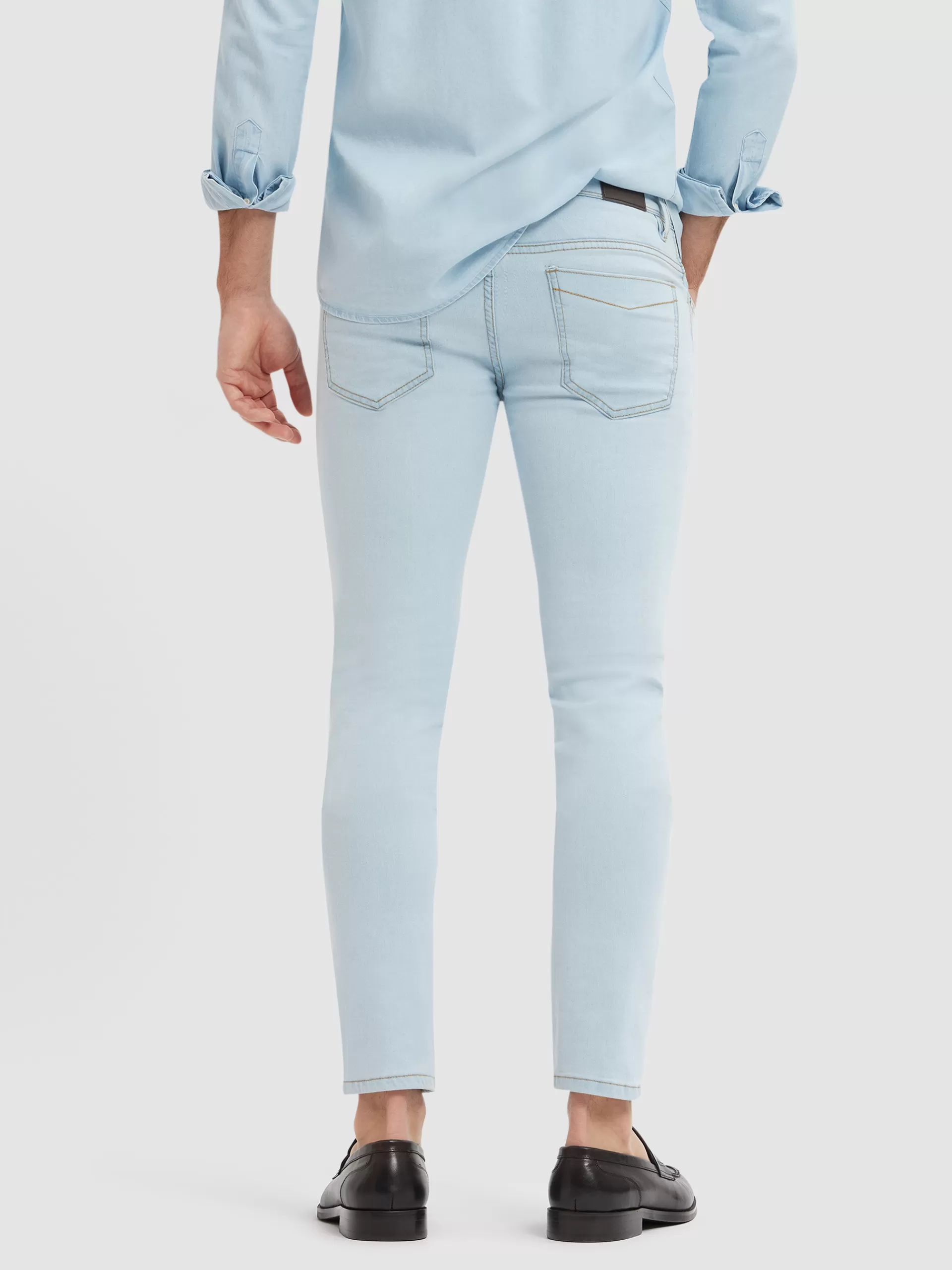 Jean cigarette Alvaro Moreno en denim bleu ciel - Coupe ajustée tendance