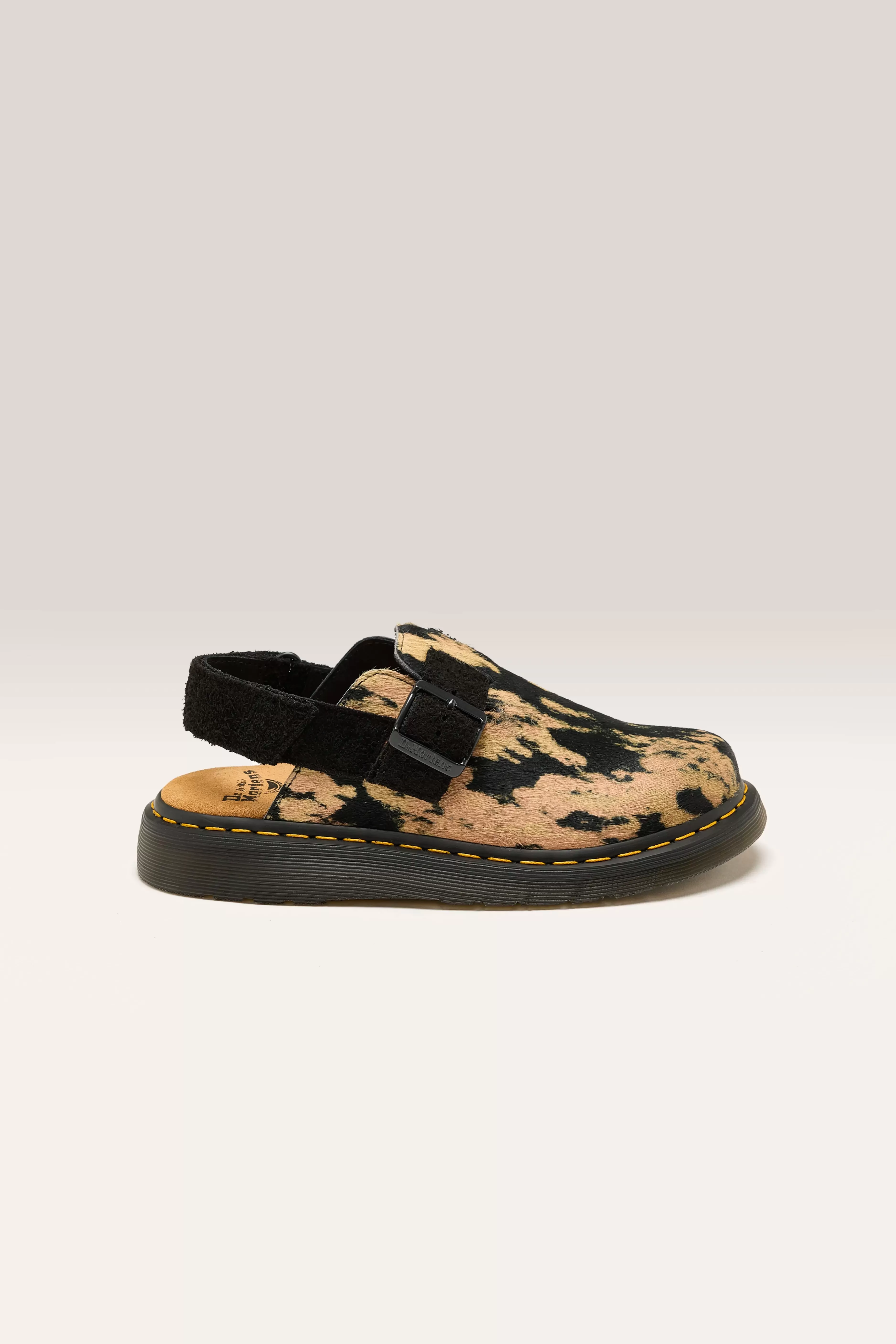 Mules Dr. Martens Jorge II - Effet contraste et doublure en poils longs pour femme | Promotion exclusive sur la nouvelle collection 

(：，，，)