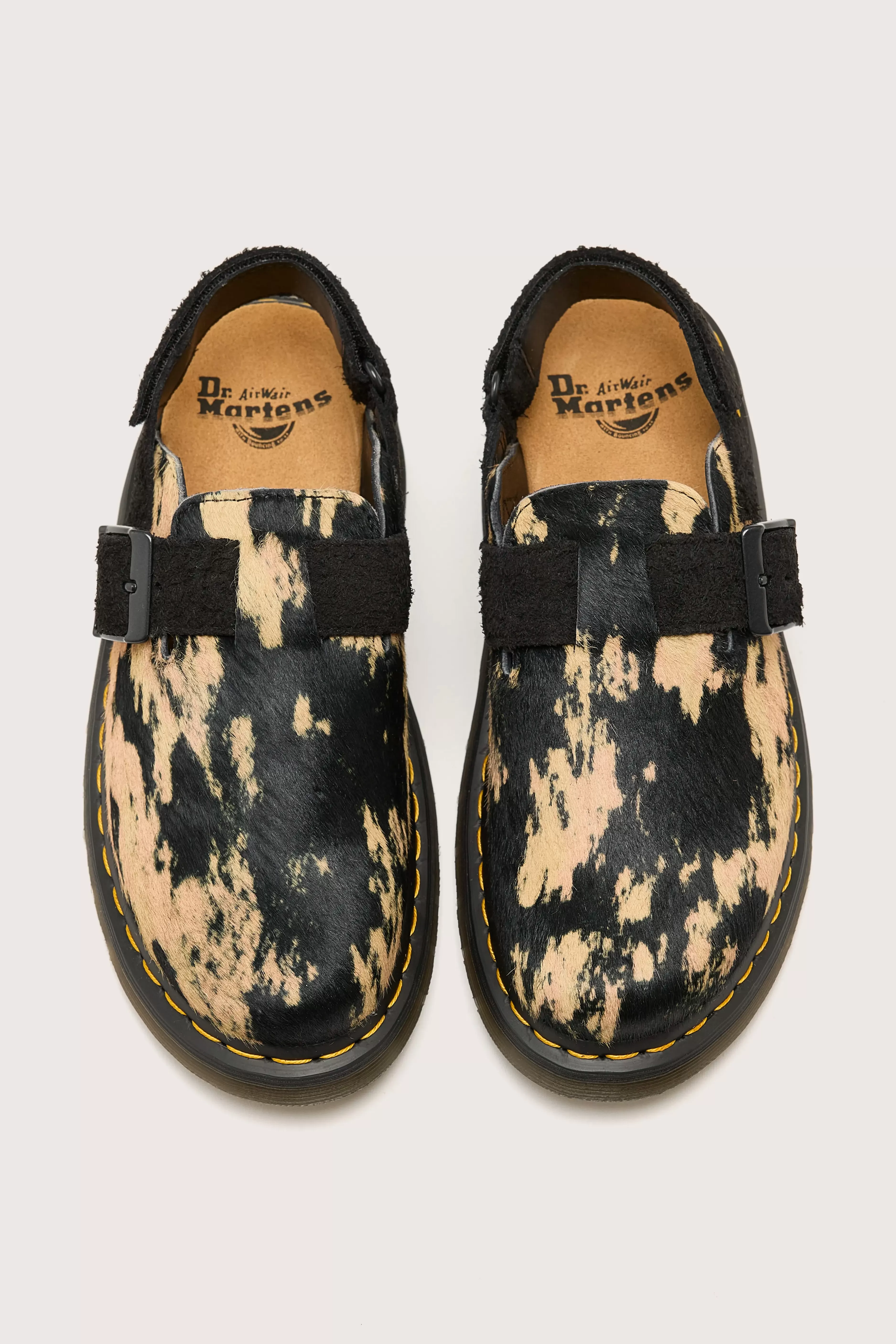 Mules Dr. Martens Jorge II - Effet contraste et doublure en poils longs pour femme | Promotion exclusive sur la nouvelle collection 

(：，，，)