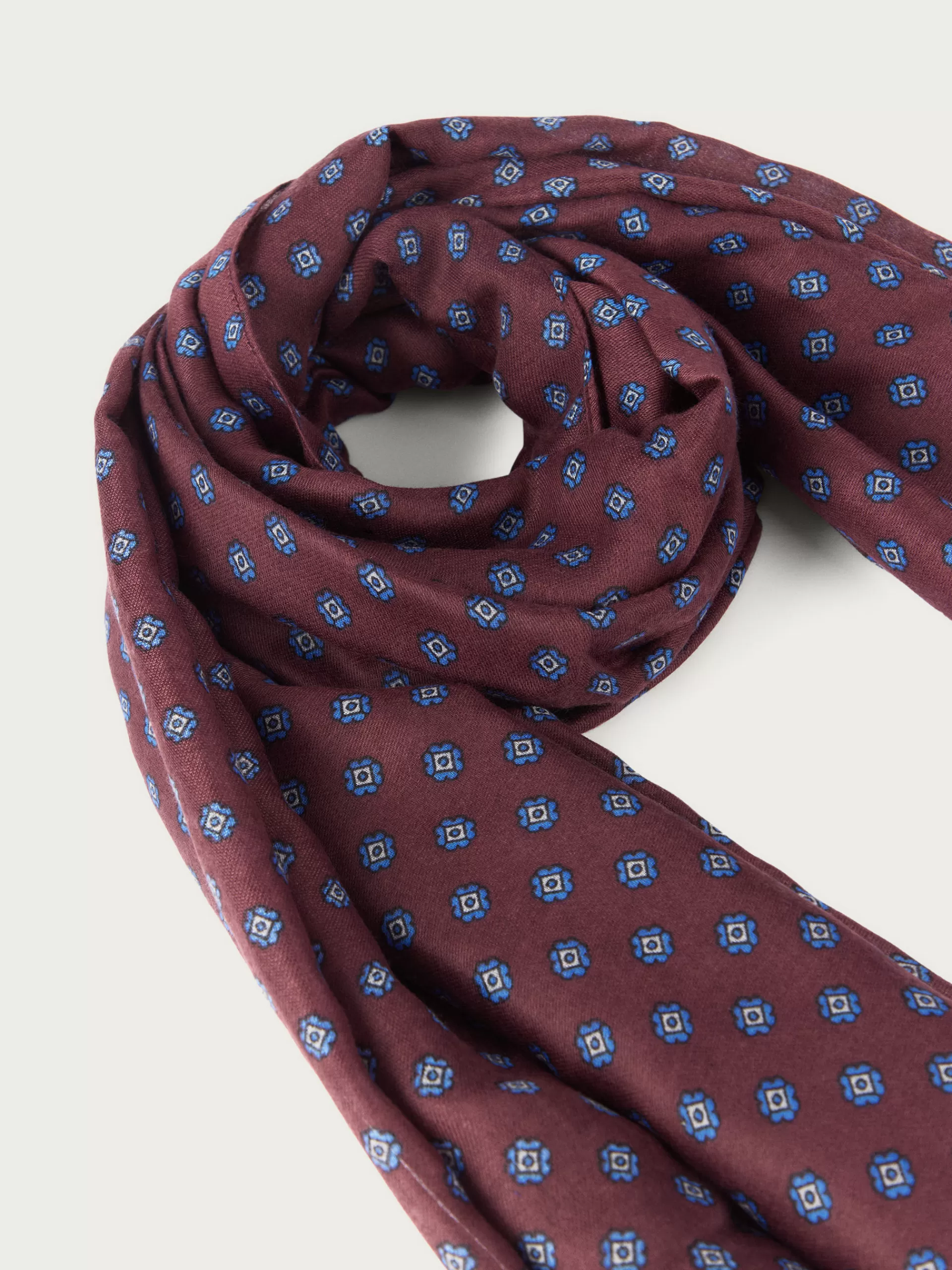 Écharpe en Soie Alvaro Moreno – Motif Élégant Bordeaux, Pièce Exclusive pour un Style Raffiné