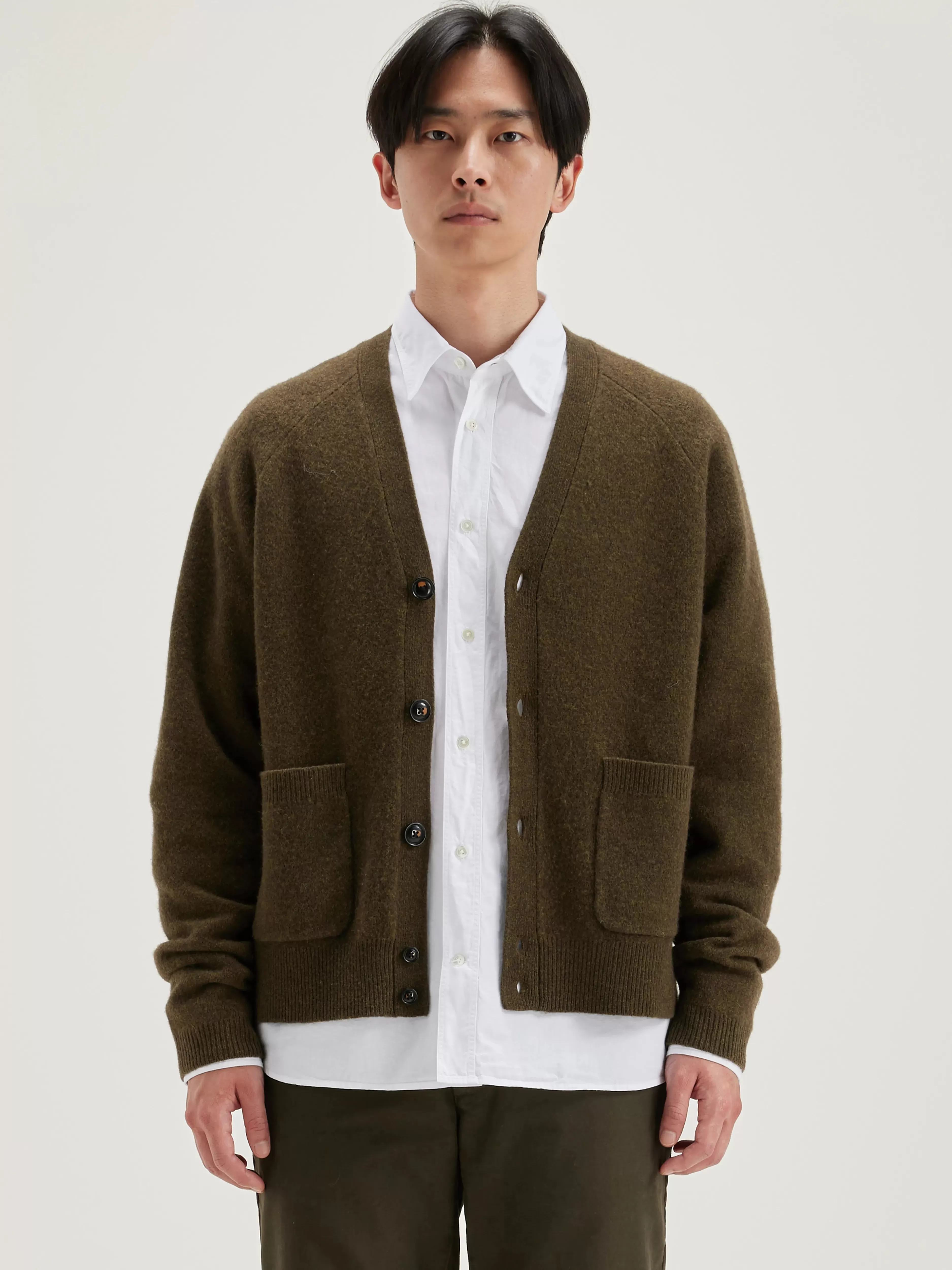Découvrez le cardigan Geican à col V – Style Bellerose pour une élégance décontractée