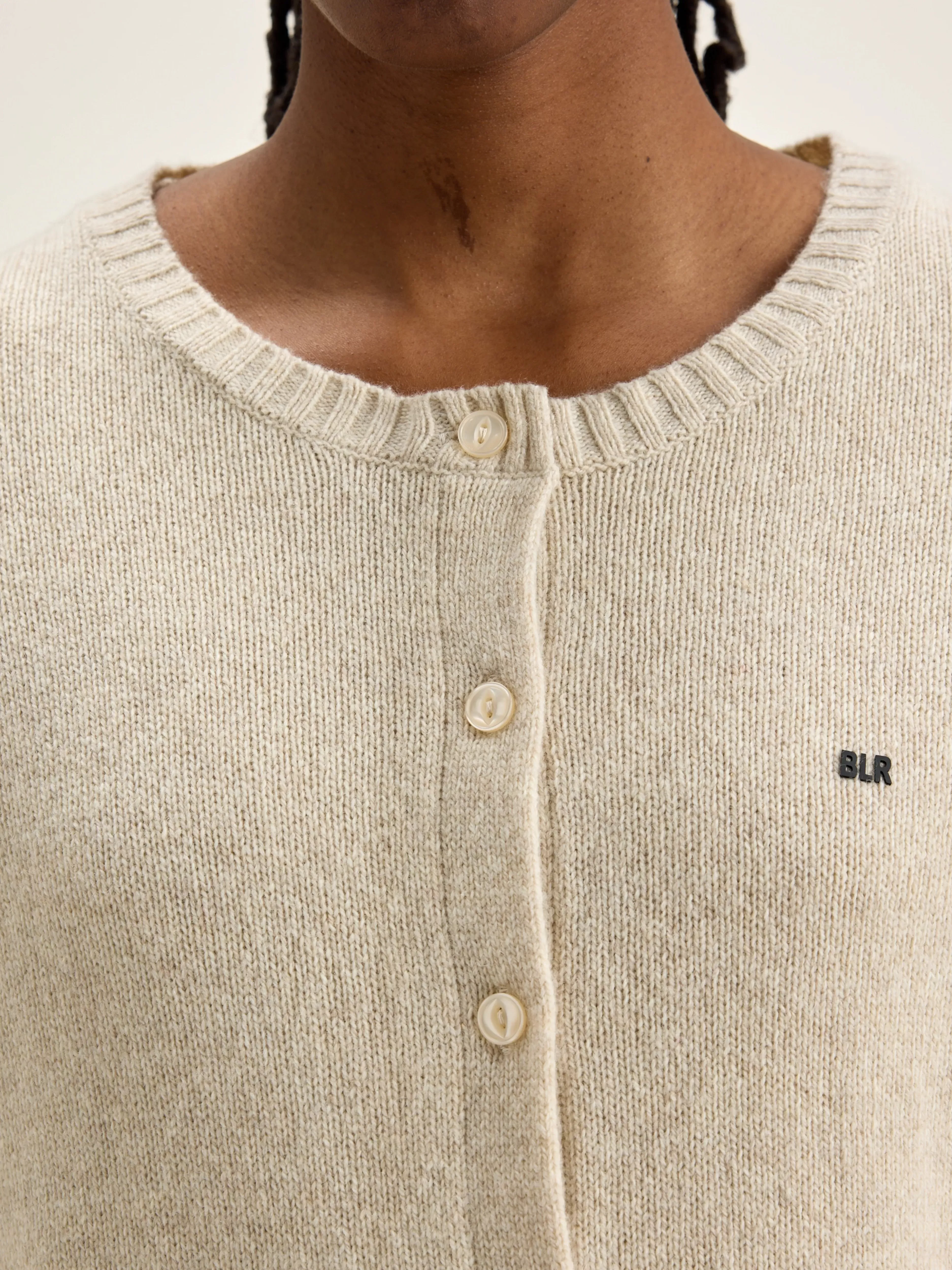 Cardigan col rond Bellerose - Modèle Giwes avec détails intemporels en promotion exclusive
