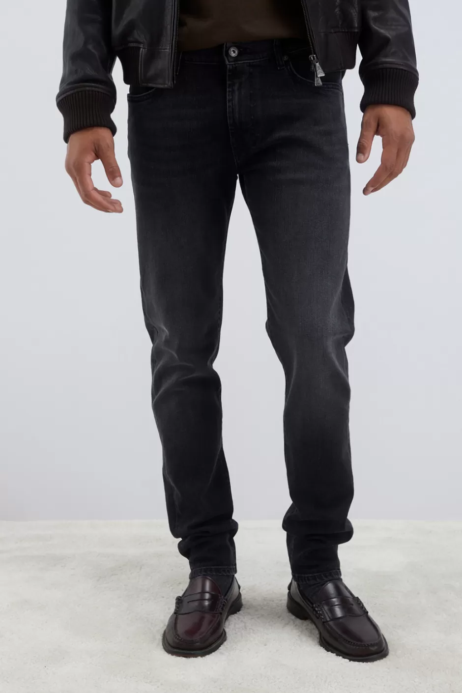 Découvrez le Jean Slim Homme Roy Rogers - Modèle 517 en Noir Intense, Style Intemporel