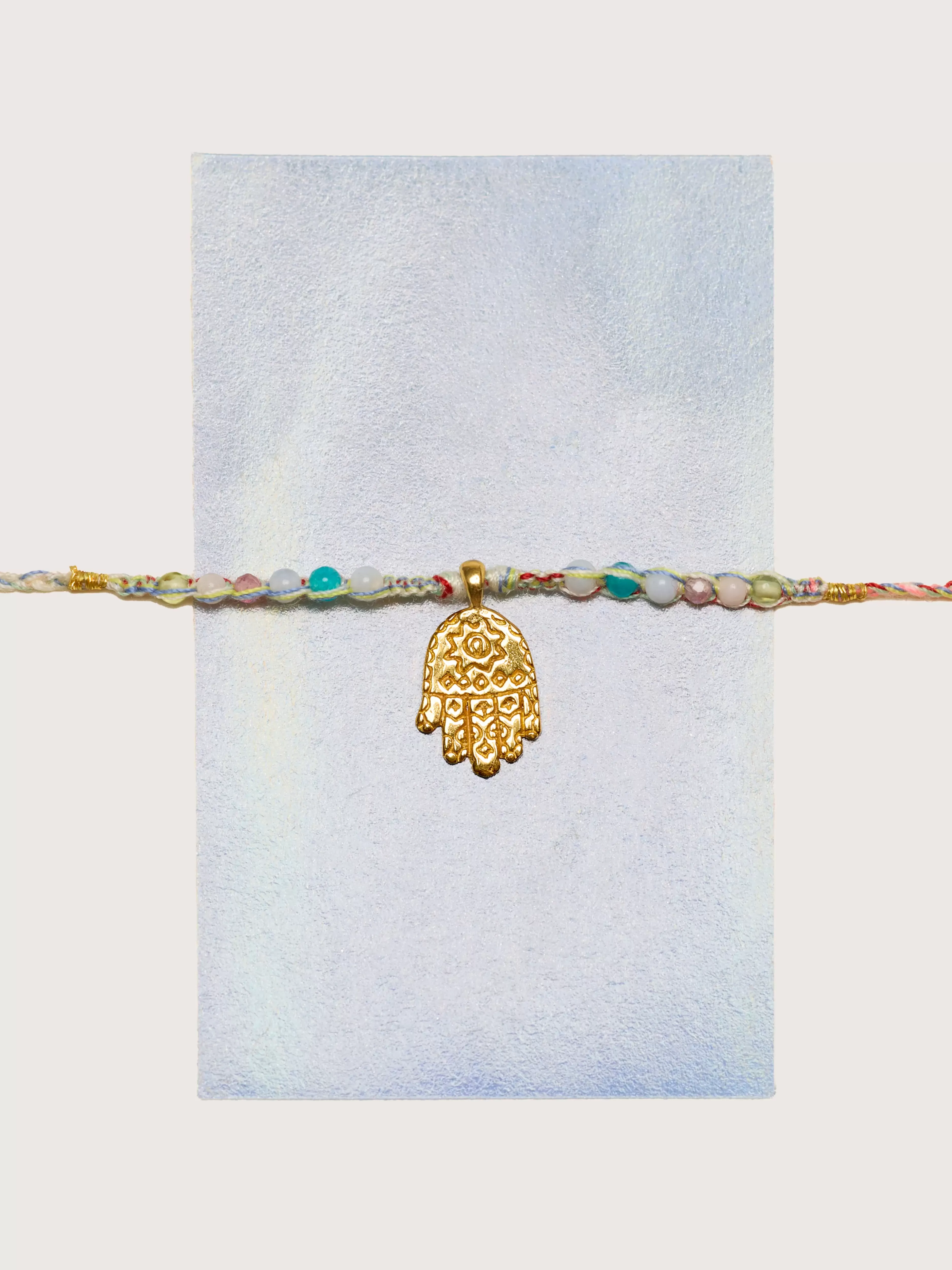 Bracelet Hamsa Protecteur - Bijou Roche Authentique, Élégance Intemporelle 

(Alternative option: Pendentif Hamsa Artisanal en Pierres Naturelles, Protection Symbolique & Style Unique)