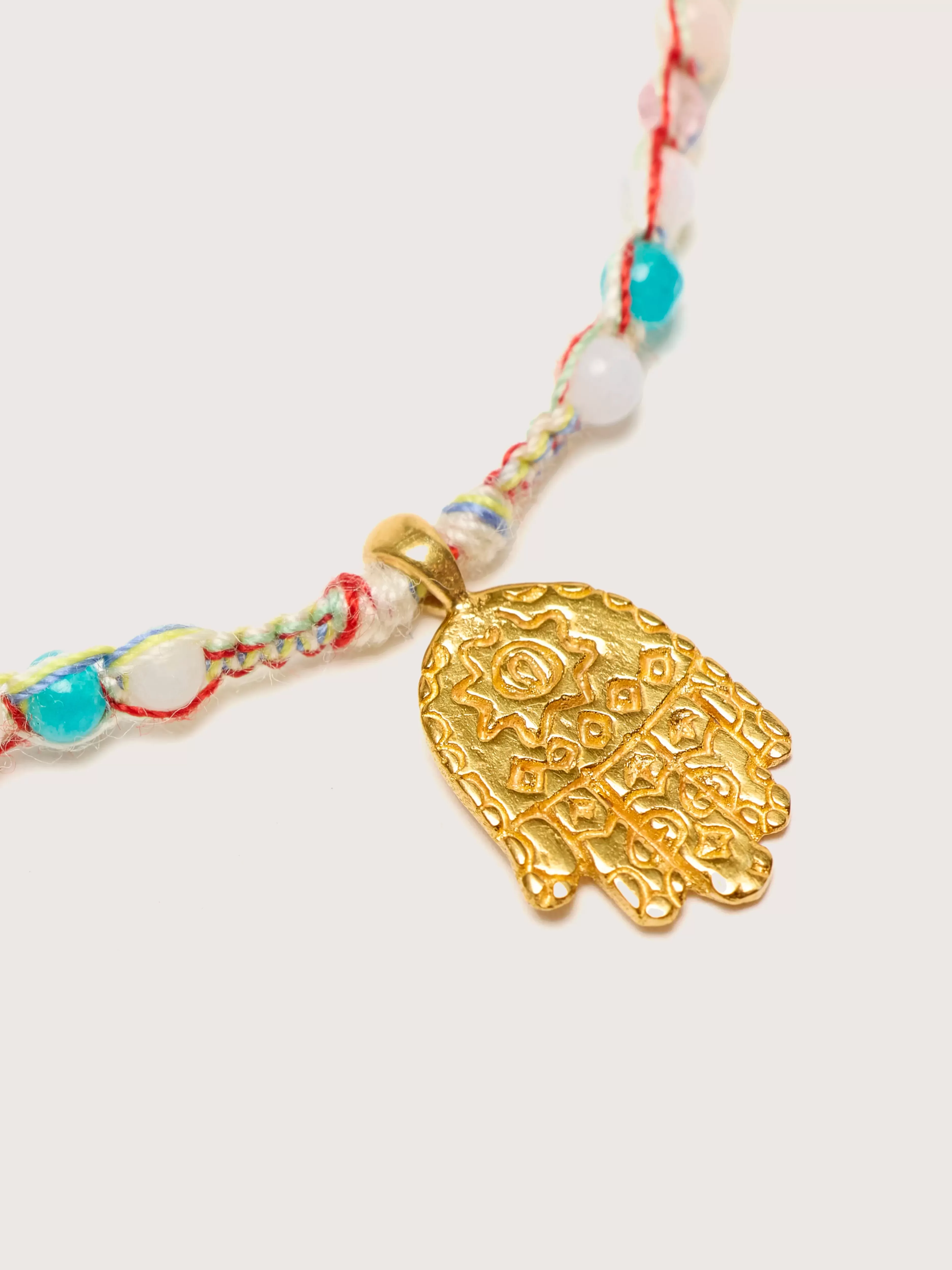 Bracelet Hamsa Protecteur - Bijou Roche Authentique, Élégance Intemporelle 

(Alternative option: Pendentif Hamsa Artisanal en Pierres Naturelles, Protection Symbolique & Style Unique)
