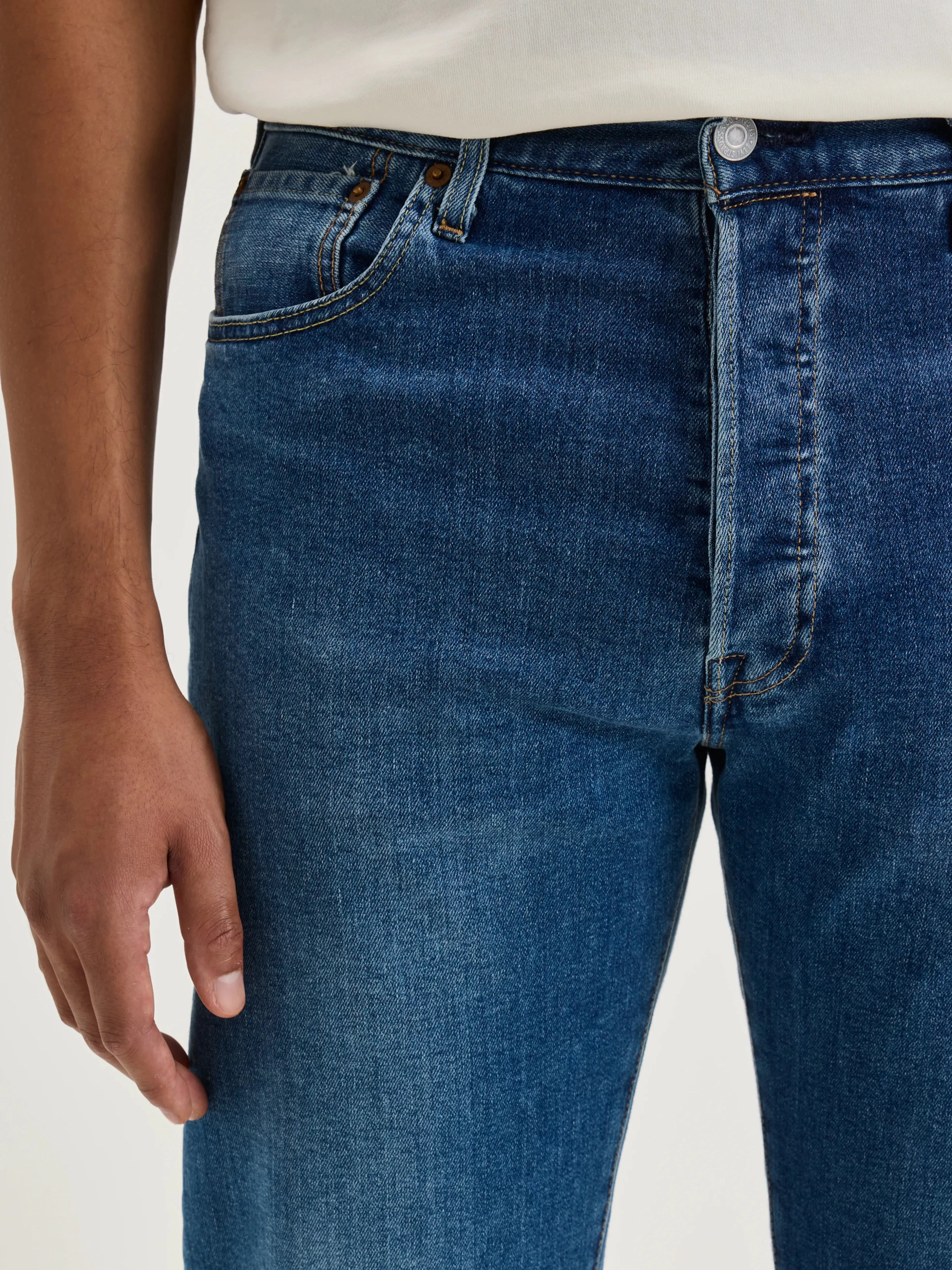 Jean 501™ Classique - Le Modèle Emblématique de Levi's® Depuis 1883 : L'Indémodable Par Excellence Pour Une Silhouette Intemporelle