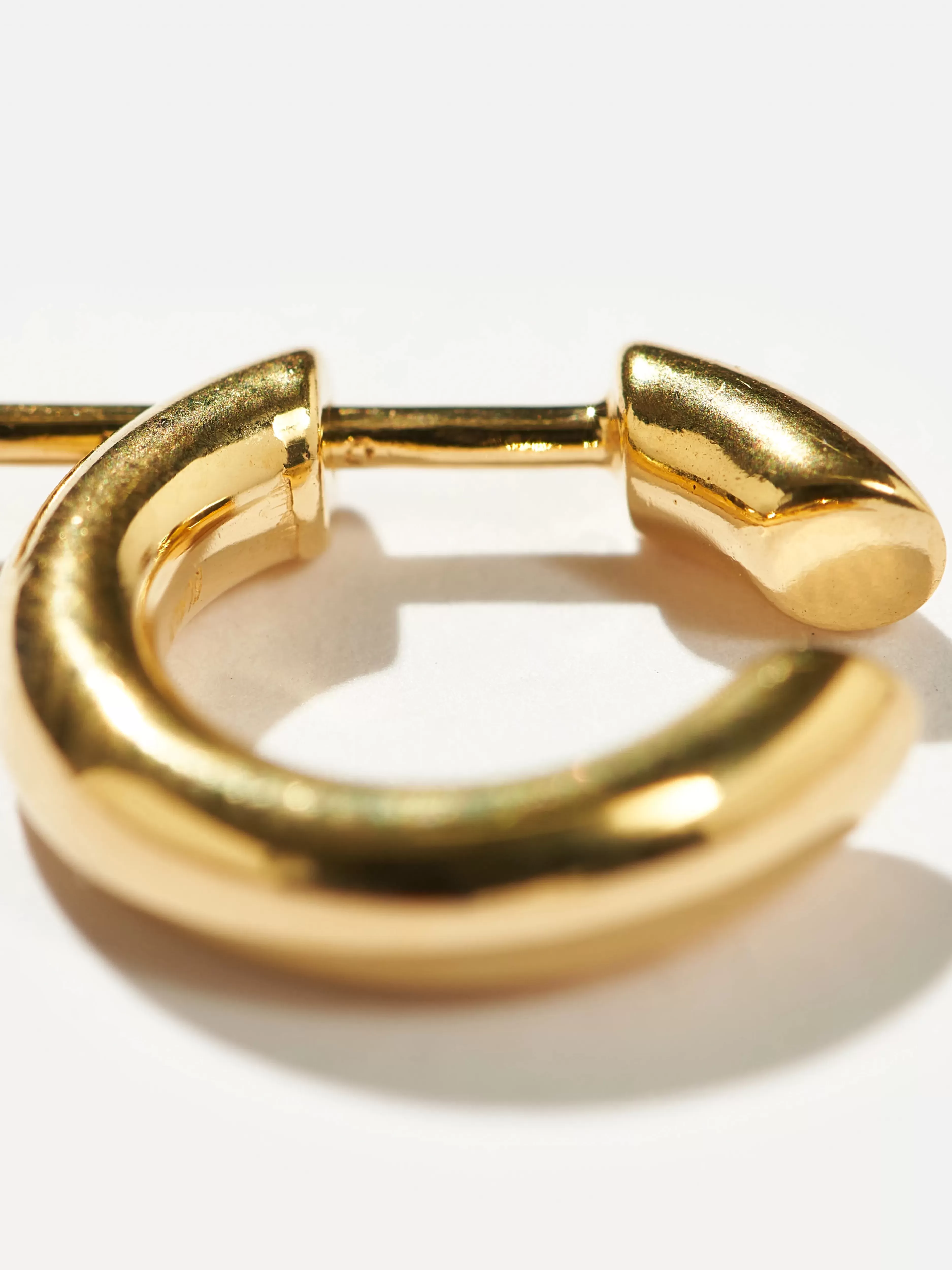 Boucles d'Oreille Élégantes en Or 14K - Modèle Maria à Motif Hoop Doré, Disponible en Ligne (Noir Profond)