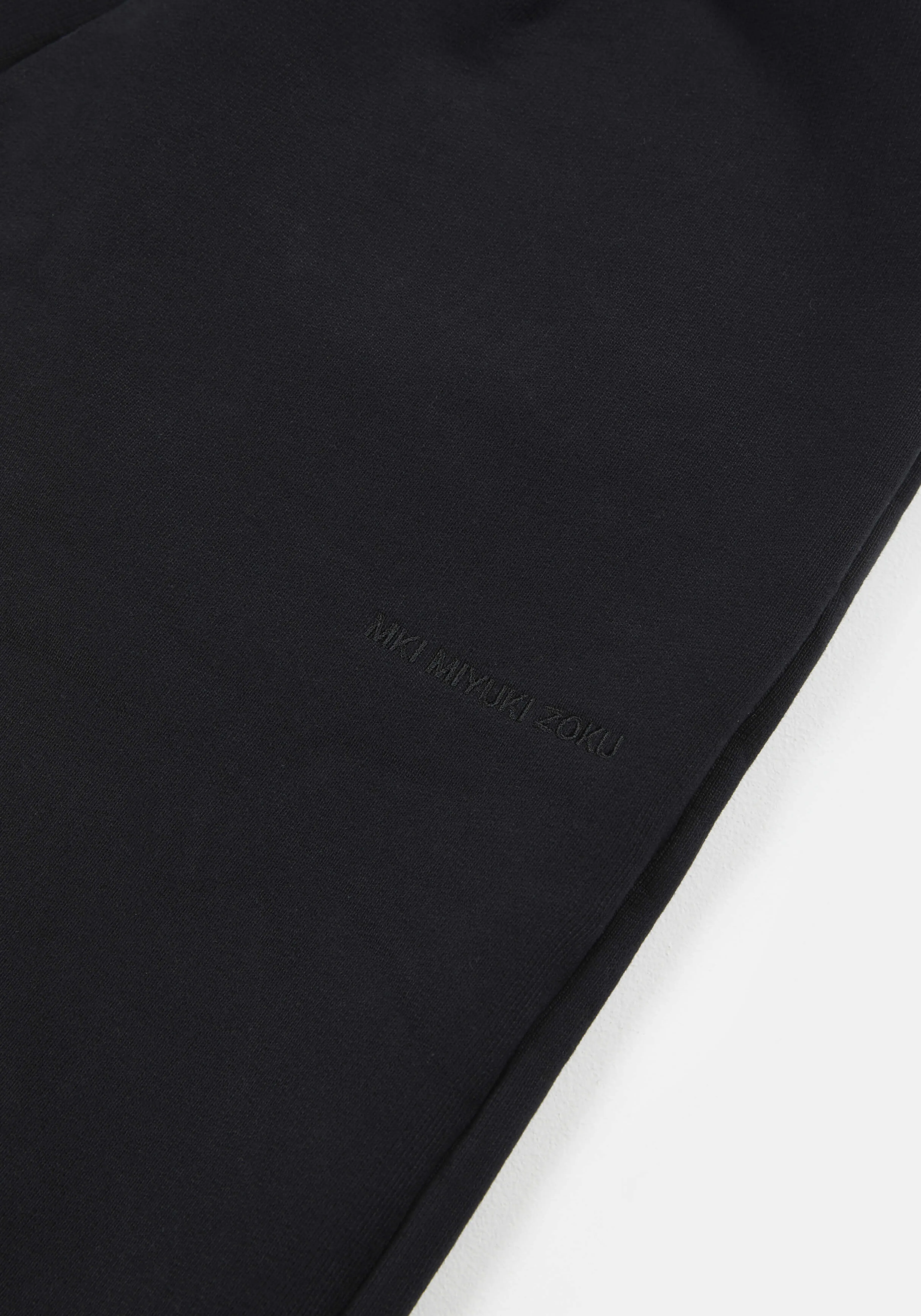 Pantalon jogging ajusté MKI Miyuki Zoku - Coupe moderne avec revers - Tissu premium 800 g/m² - Survêtement confortable pour look décontracté - Collection urbaine automne/hiver