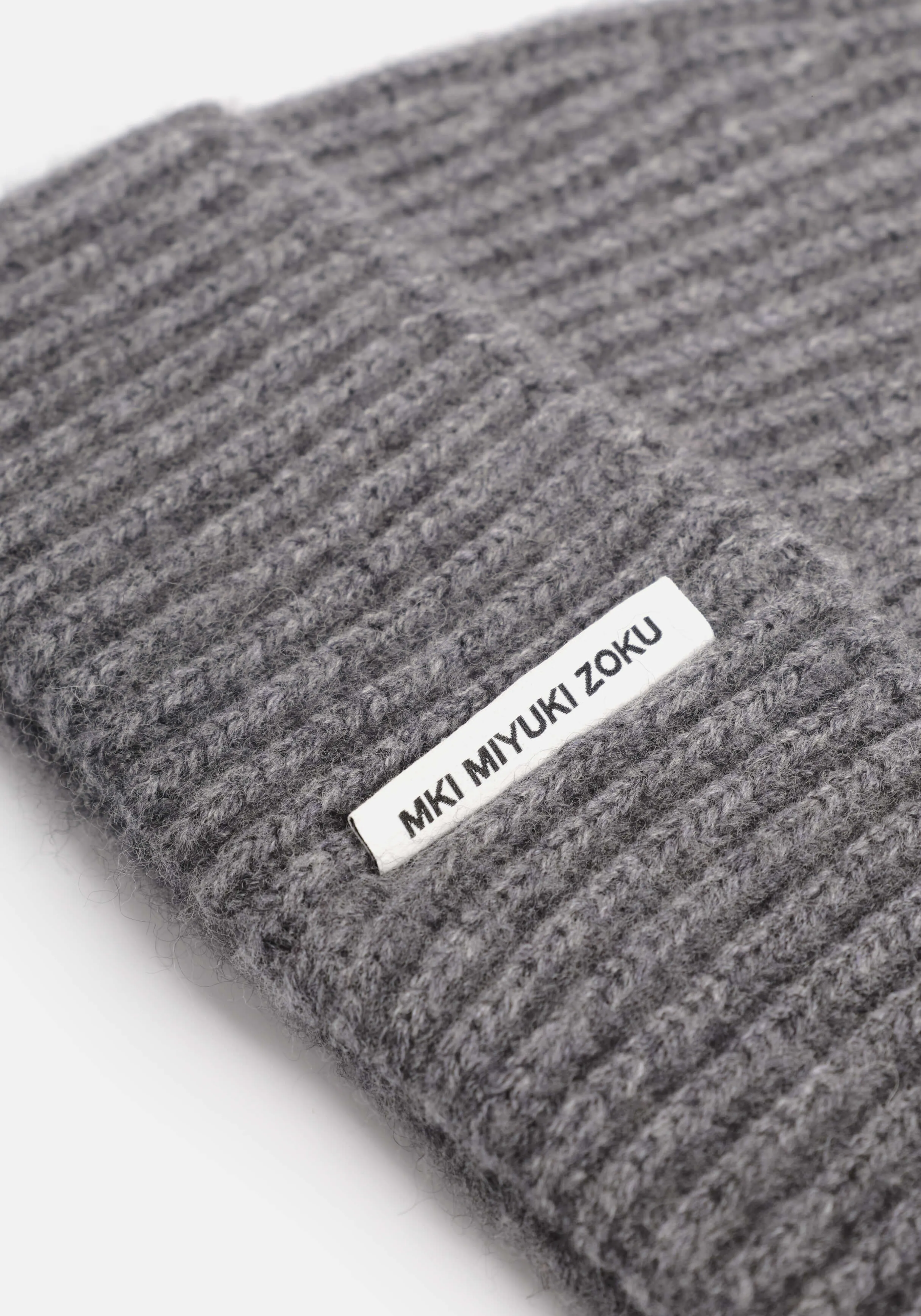 Bonnet en Cachemire à Côtes Miyuki Zoku - Accessoire Mode Élégant pour Look Urbain