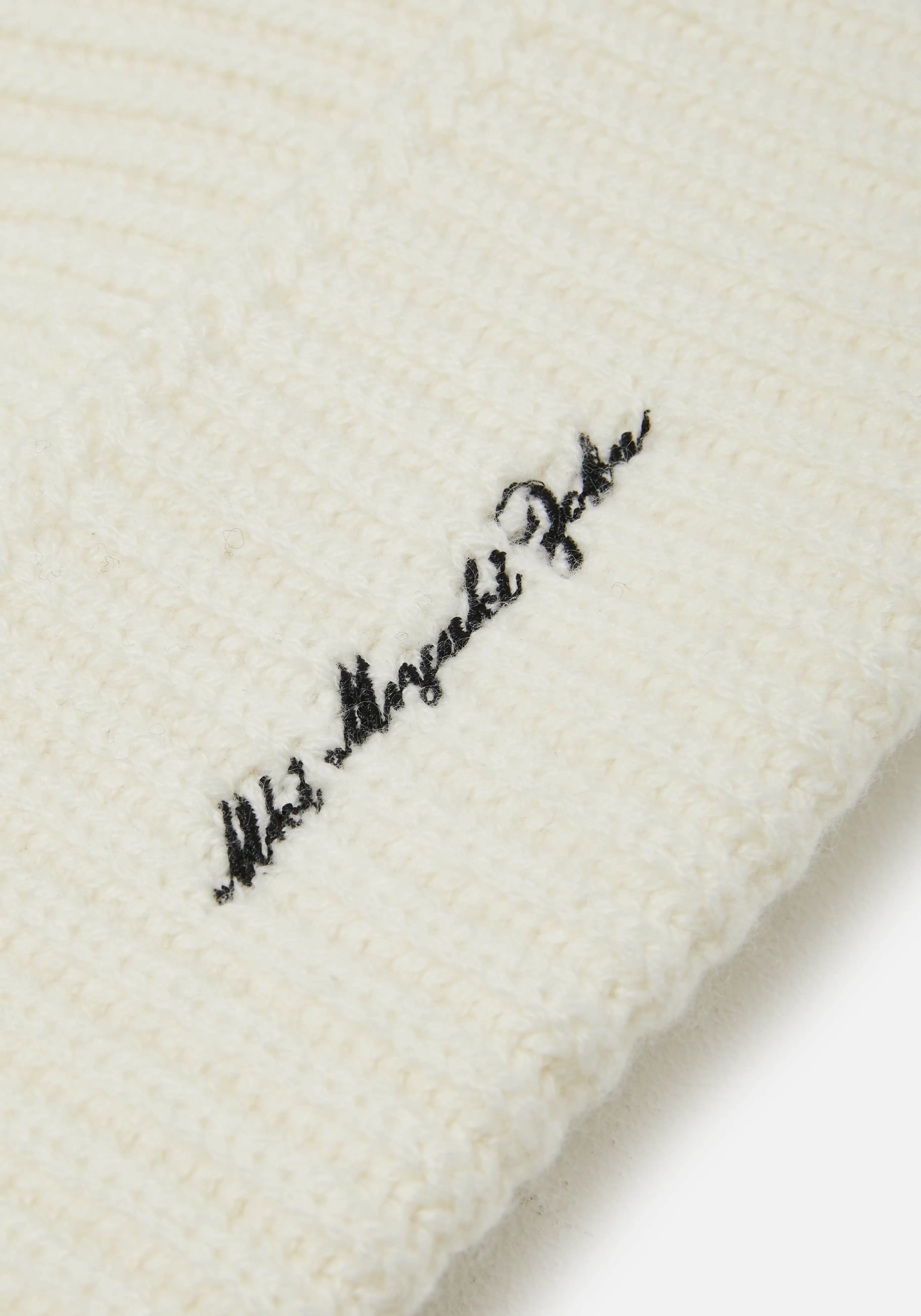 Bonnet en Cachemire MKI Miyuki Zoku - Élégance Urbaine à Côtes | Accessoire Hiver Doux et Chaud