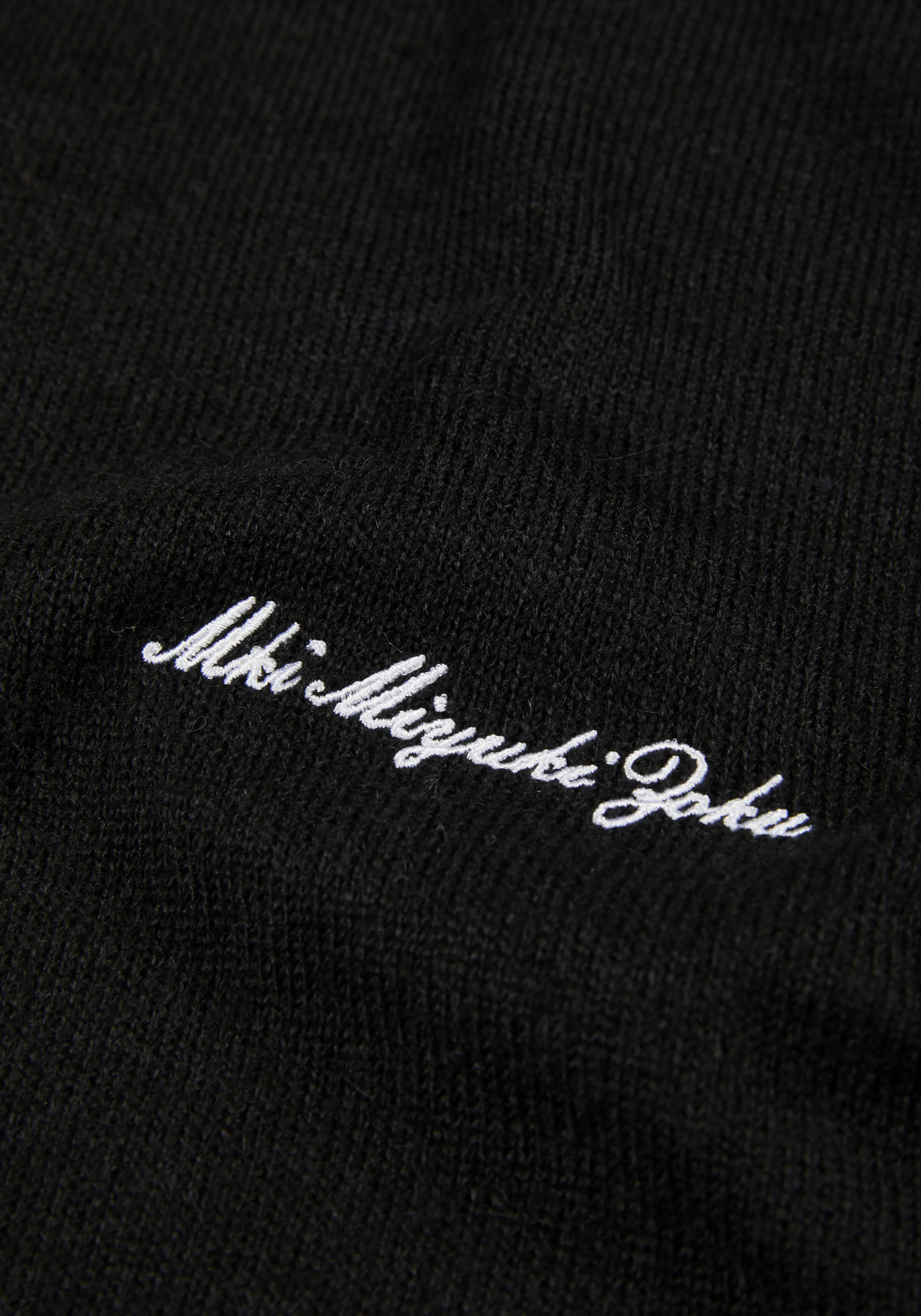 Polo en maille mohair Miyuki Zoku - Légèreté et élégance intemporelle  
Collection tricot premium par MKI - Confront raffiné pour style sophistiqué  
Pièce essentielle chemiserie & layette haut-de-gamme