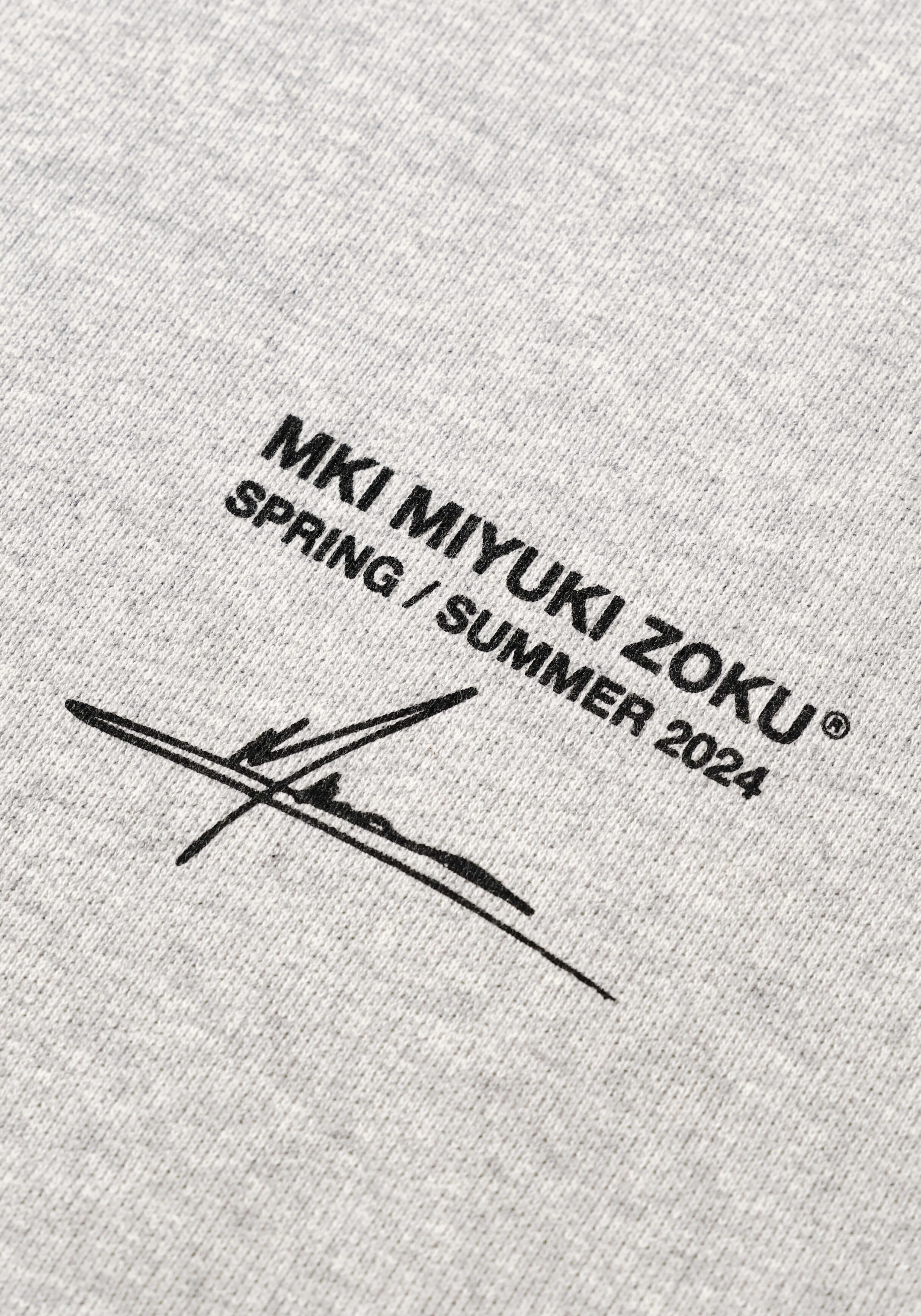 Pull à col ras du cou confortable - Motif Resort décontracté  
Collection urbaine polyvalente MKI Miyuki Zoku  
Sweat-shirts unisexes avec détails stylés - Style casual élégant