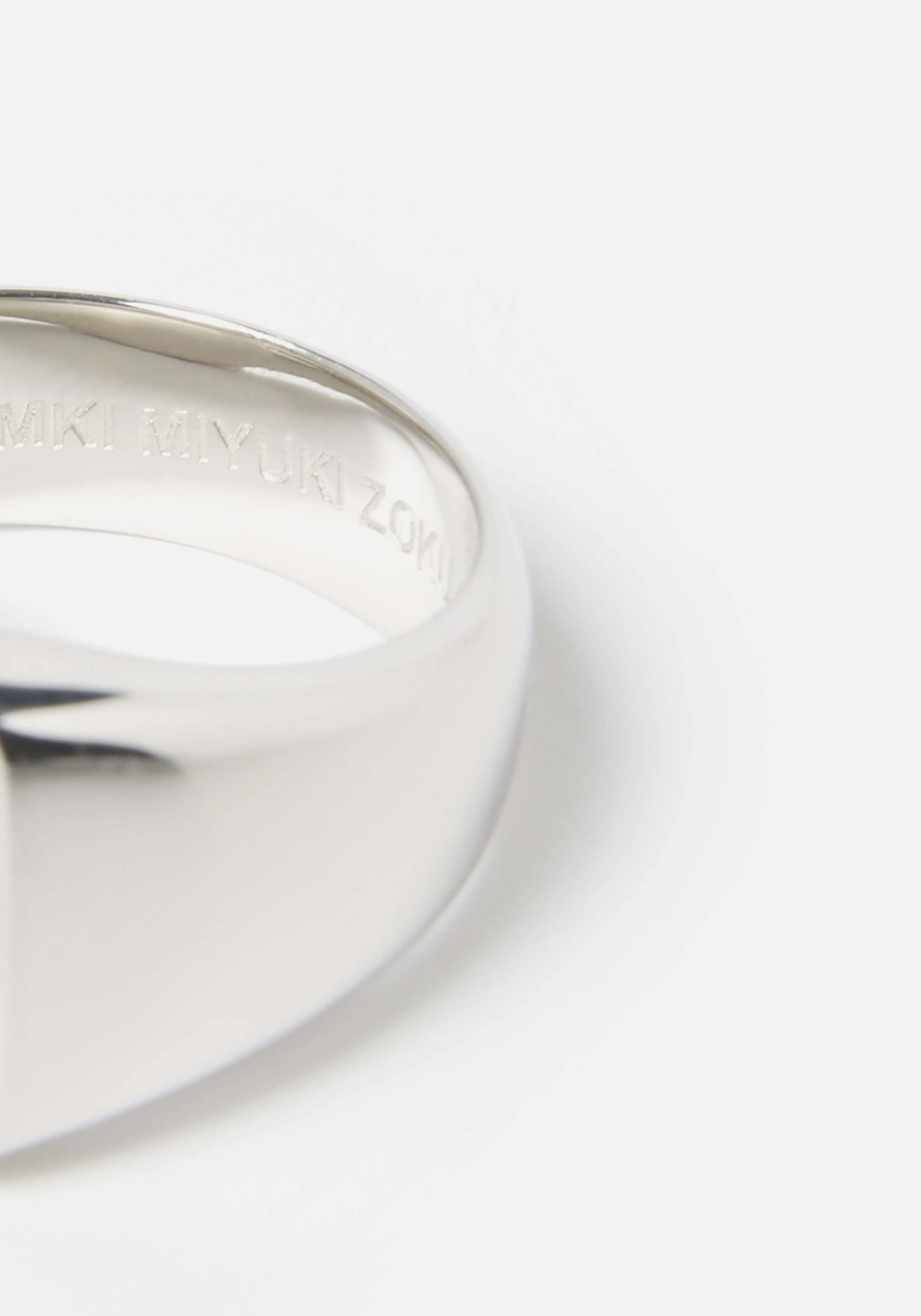 Bague Chevalière Carrée MKI Miyuki Zoku - Élégance Intemporelle pour Style de Vie Distinctif | Collection Joaillerie Créative