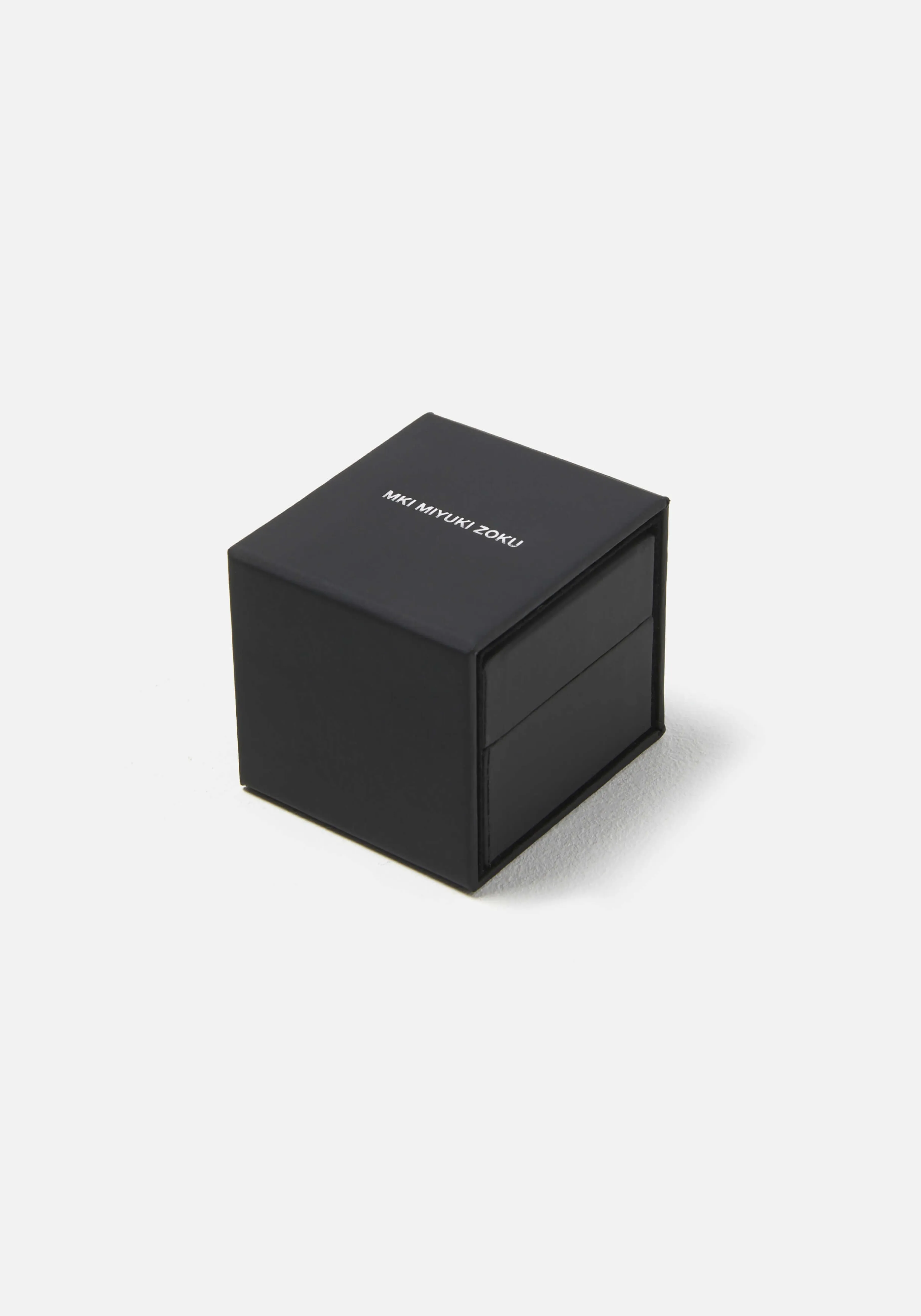 Bague Chevalière Carrée MKI Miyuki Zoku - Élégance Intemporelle pour Style de Vie Distinctif | Collection Joaillerie Créative