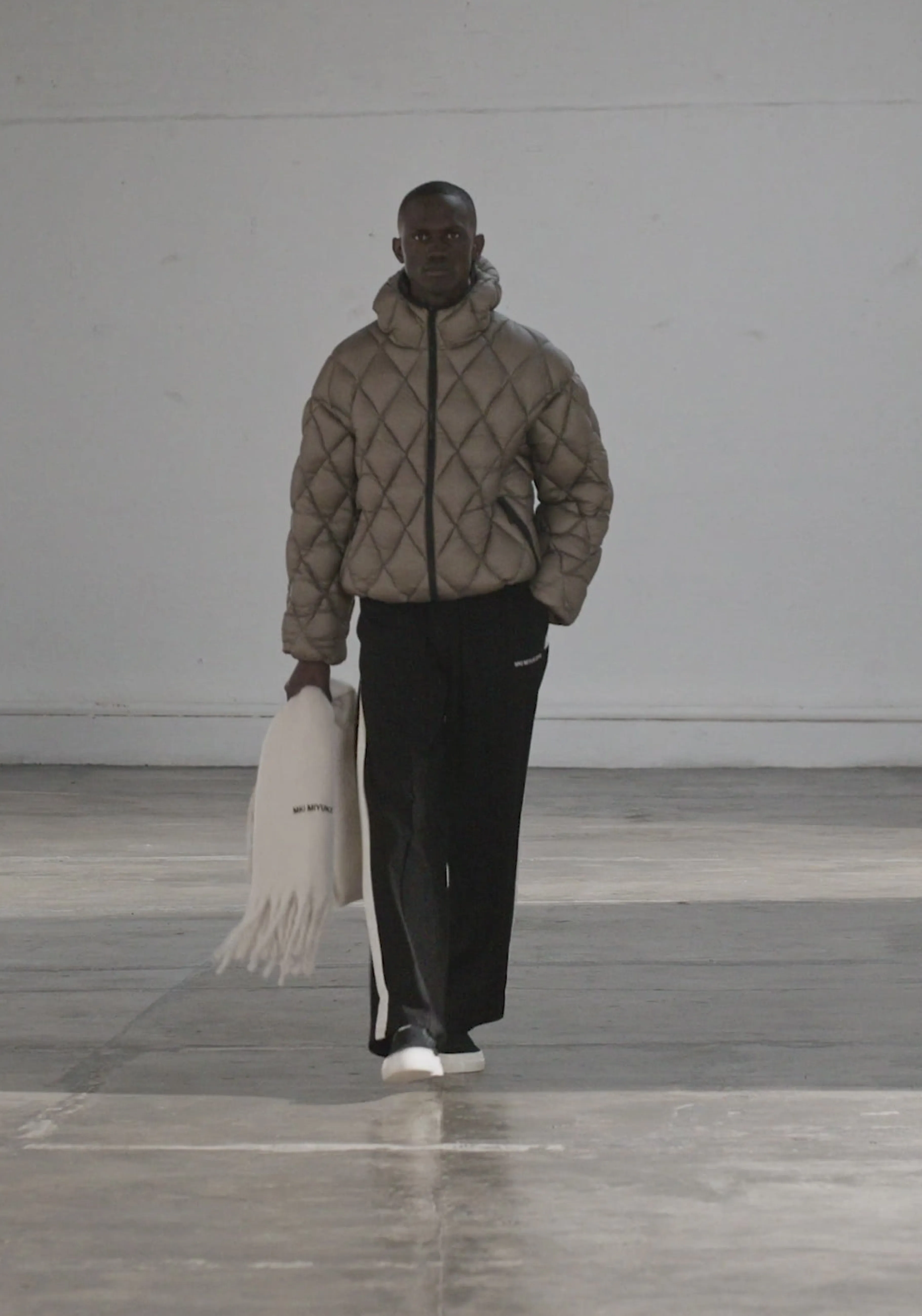 Veste légère MKI Miyuki Zoku - Sweats à motifs bulles diamantés translucides | Collection Printemps - Éclat cristallin en couches superposées