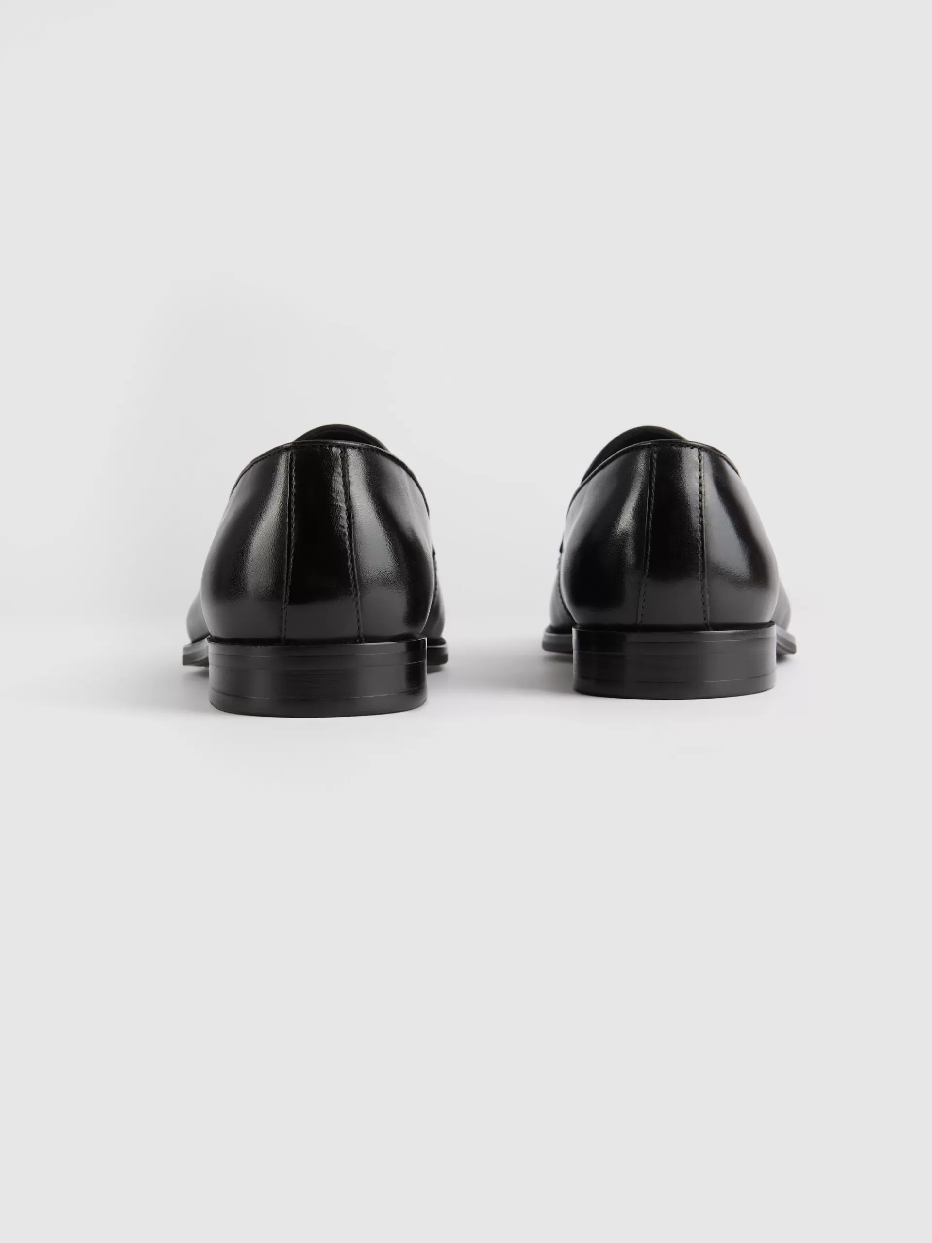 Promotion Éclair : Mocassin Velours Élégant avec Masque de Sommeil Intégré et Pompons Décoratifs - Noir par Alvaro Moreno