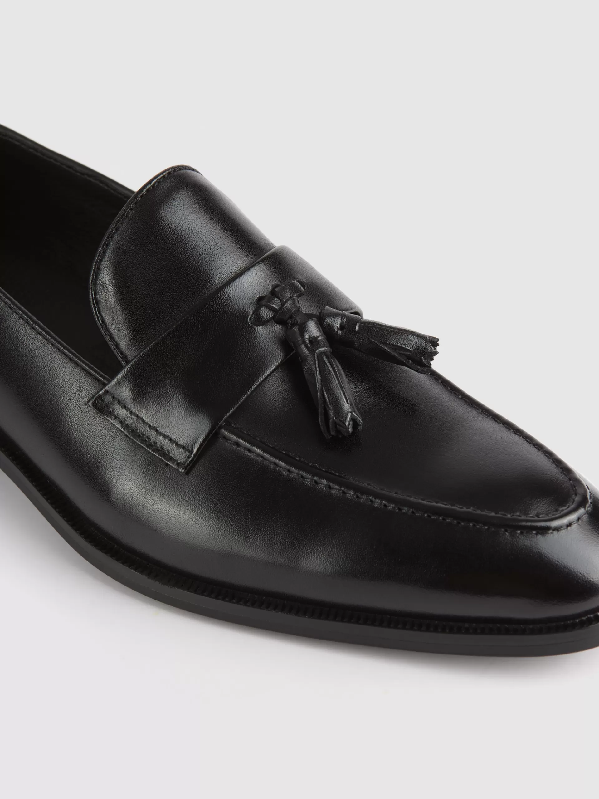 Promotion Éclair : Mocassin Velours Élégant avec Masque de Sommeil Intégré et Pompons Décoratifs - Noir par Alvaro Moreno
